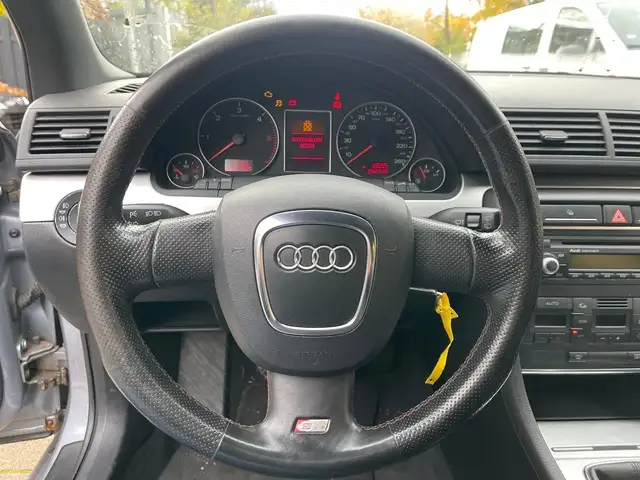 Audi A4 view 9