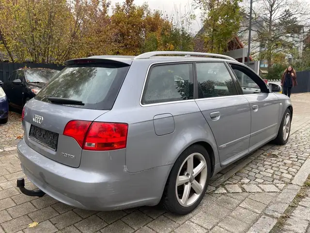 Audi A4 view 5