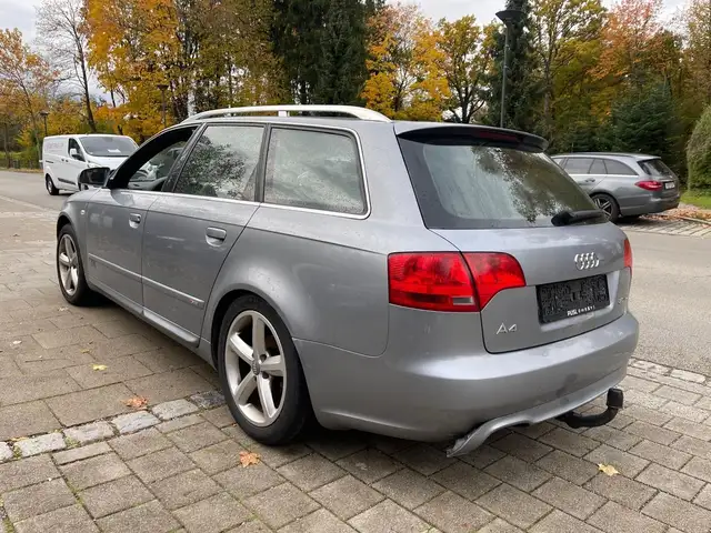 Audi A4 view 3
