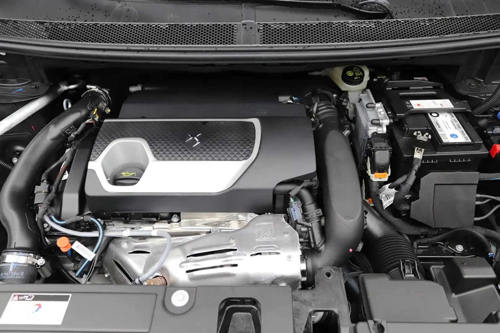 DS Automobiles DS 7 Crossback DS 7 Crossback PureTech 180 Performance Line Grau - 2