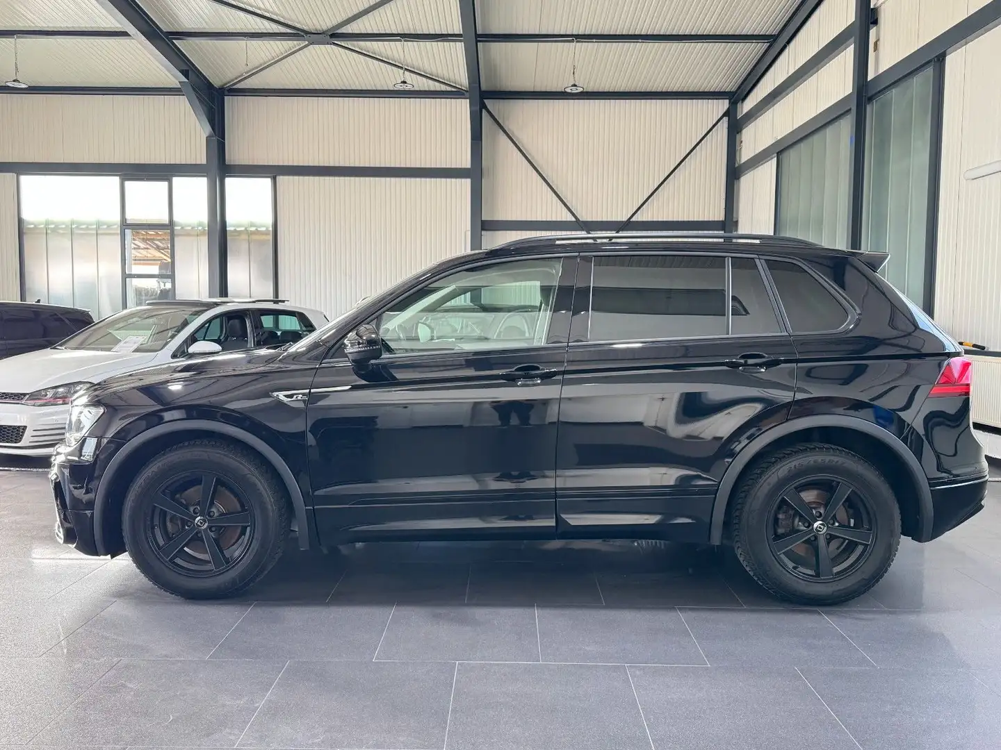 Volkswagen Tiguan Comfortline BMT | R-LINE | APPLE-CAR |ACC Noir - 2