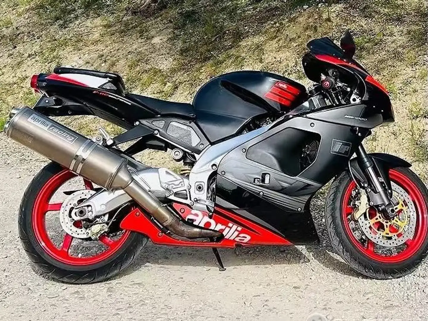 Aprilia RSV Mille Nero - 1