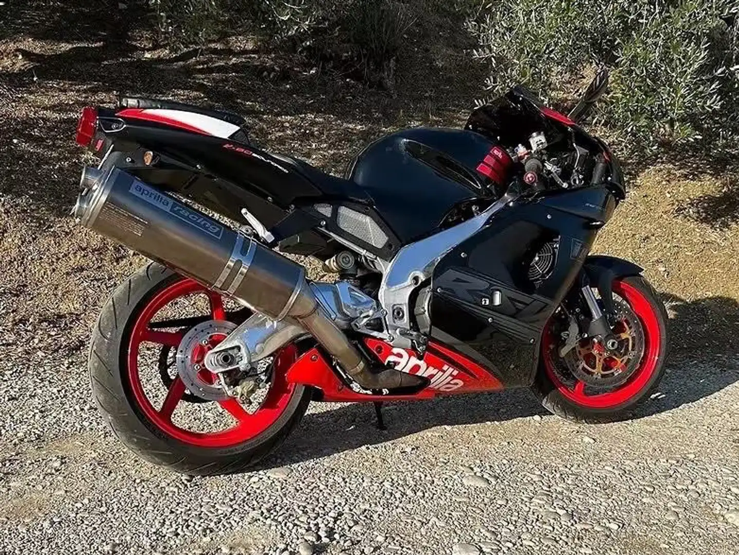 Aprilia RSV Mille Nero - 2