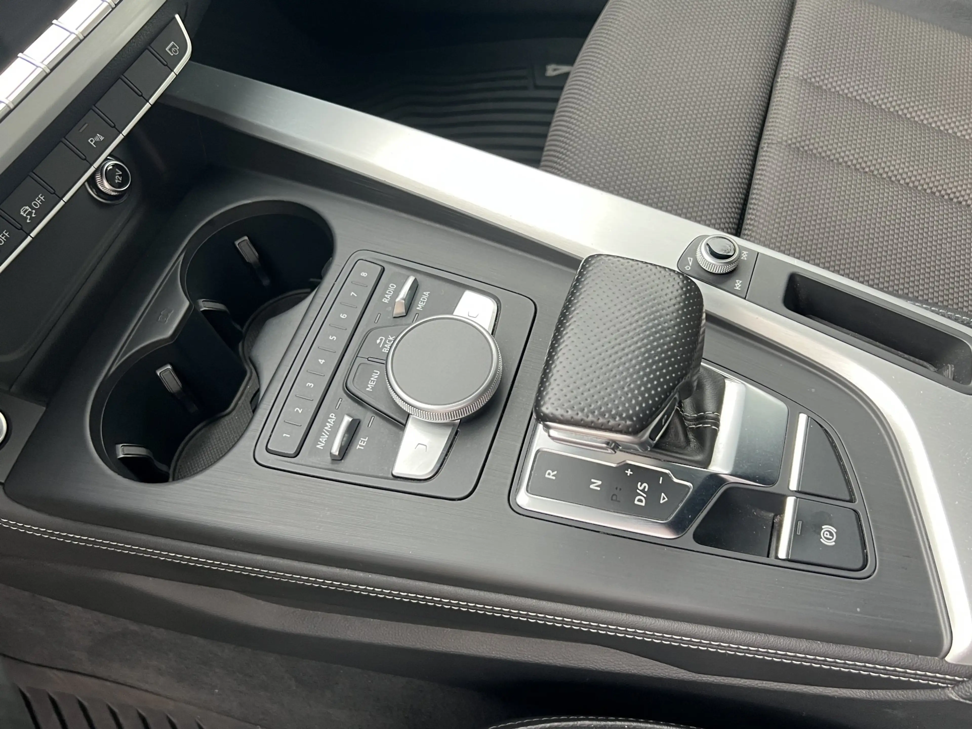 Audi A4 Avant 3.0 TDI quattro sport LED AHK HiFi Navi — photo 18