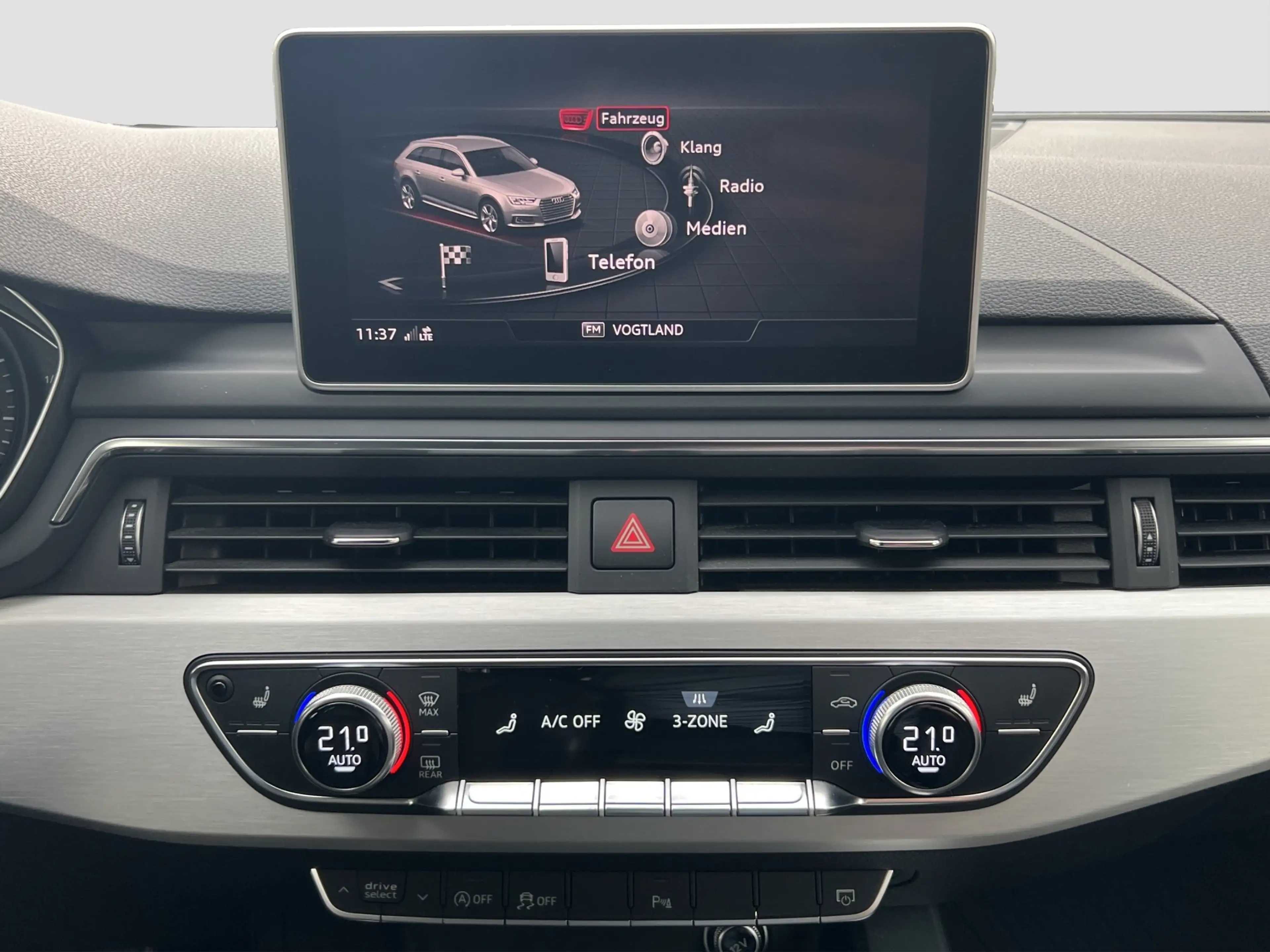 Audi A4 Avant 3.0 TDI quattro sport LED AHK HiFi Navi — photo 13