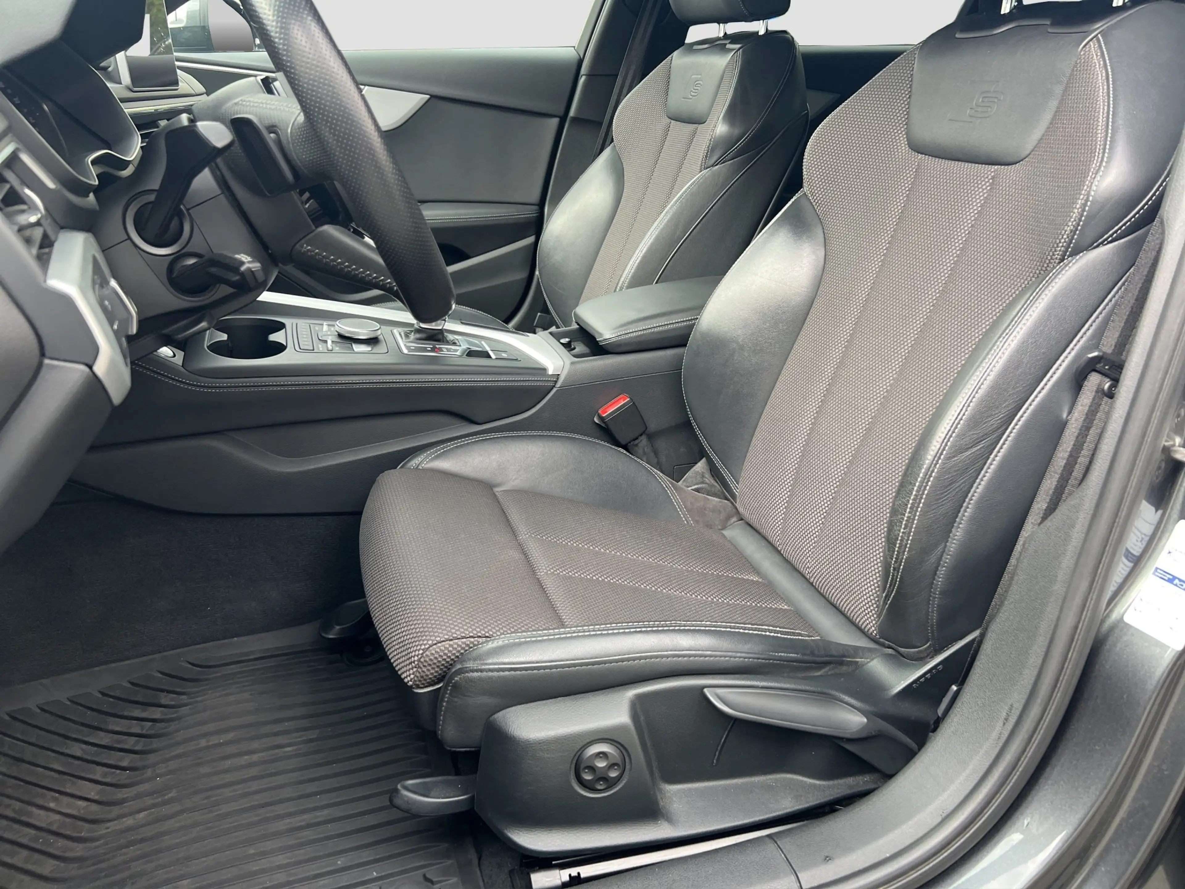 Audi A4 Avant 3.0 TDI quattro sport LED AHK HiFi Navi — photo 10
