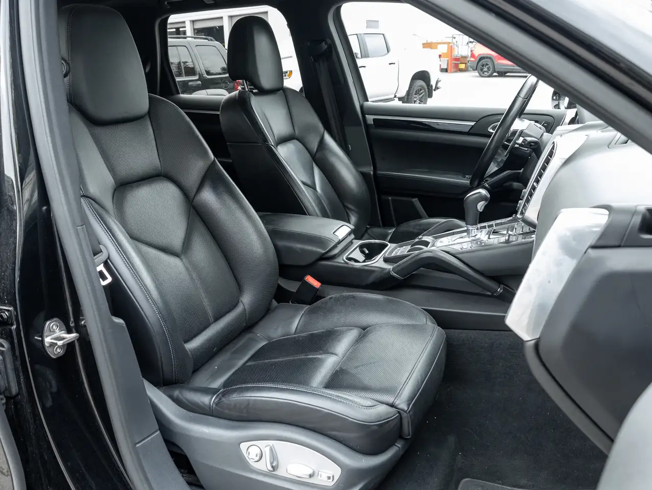 Porsche Cayenne снимка Porsche Cayenne