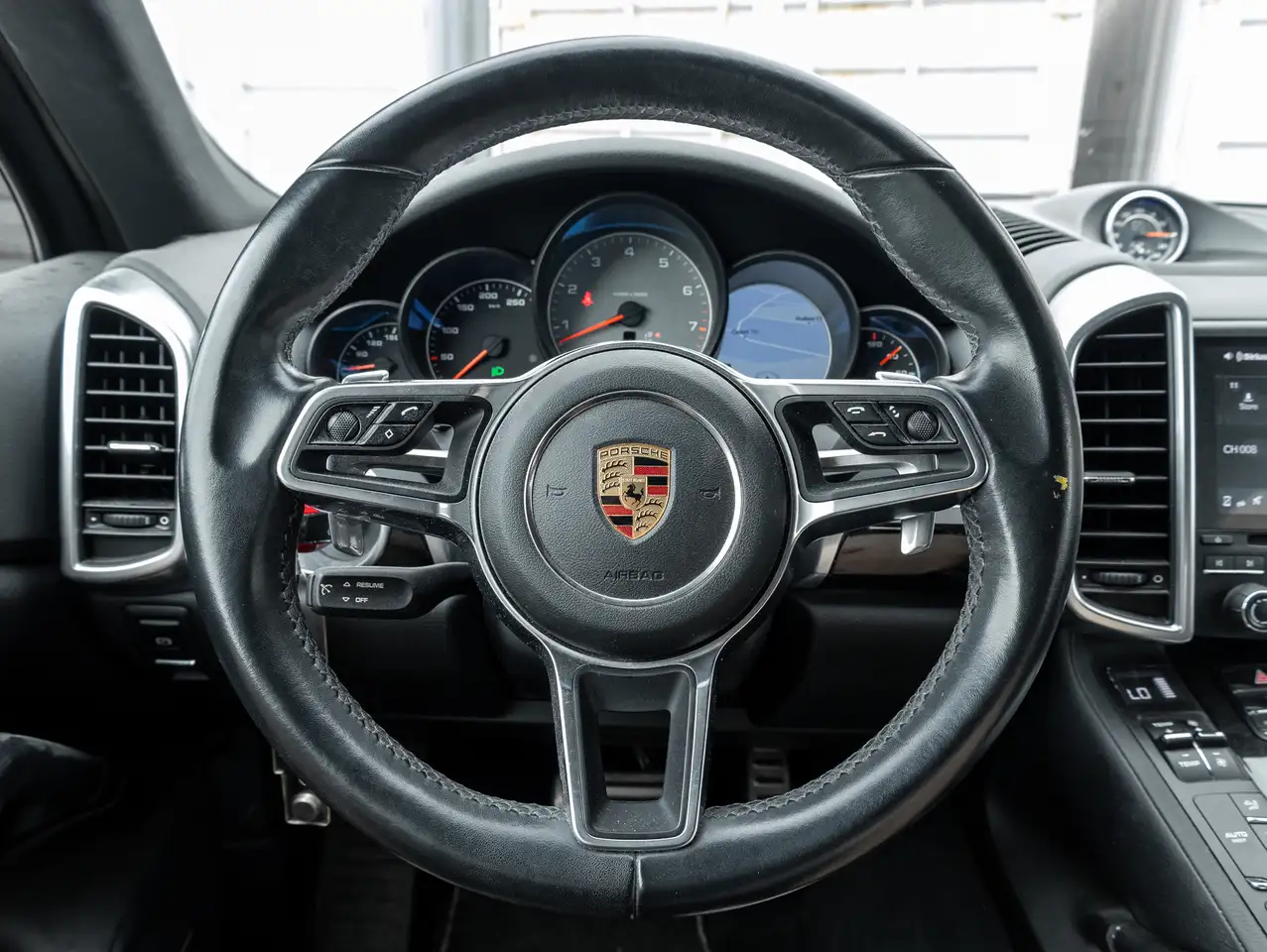Porsche Cayenne снимка Porsche Cayenne