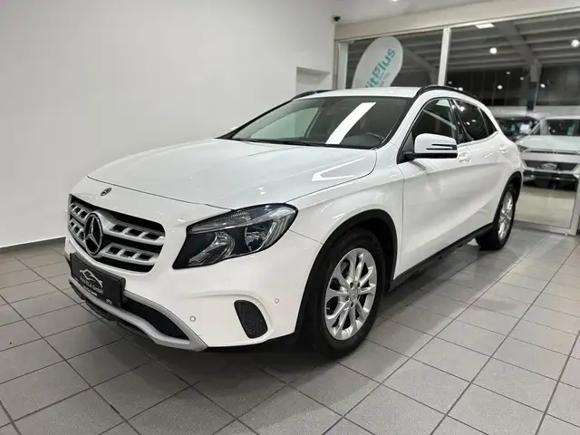 Mercedes-Benz GLA 180 Automatik AHK|Kamera|Navi|Klima|Garantie