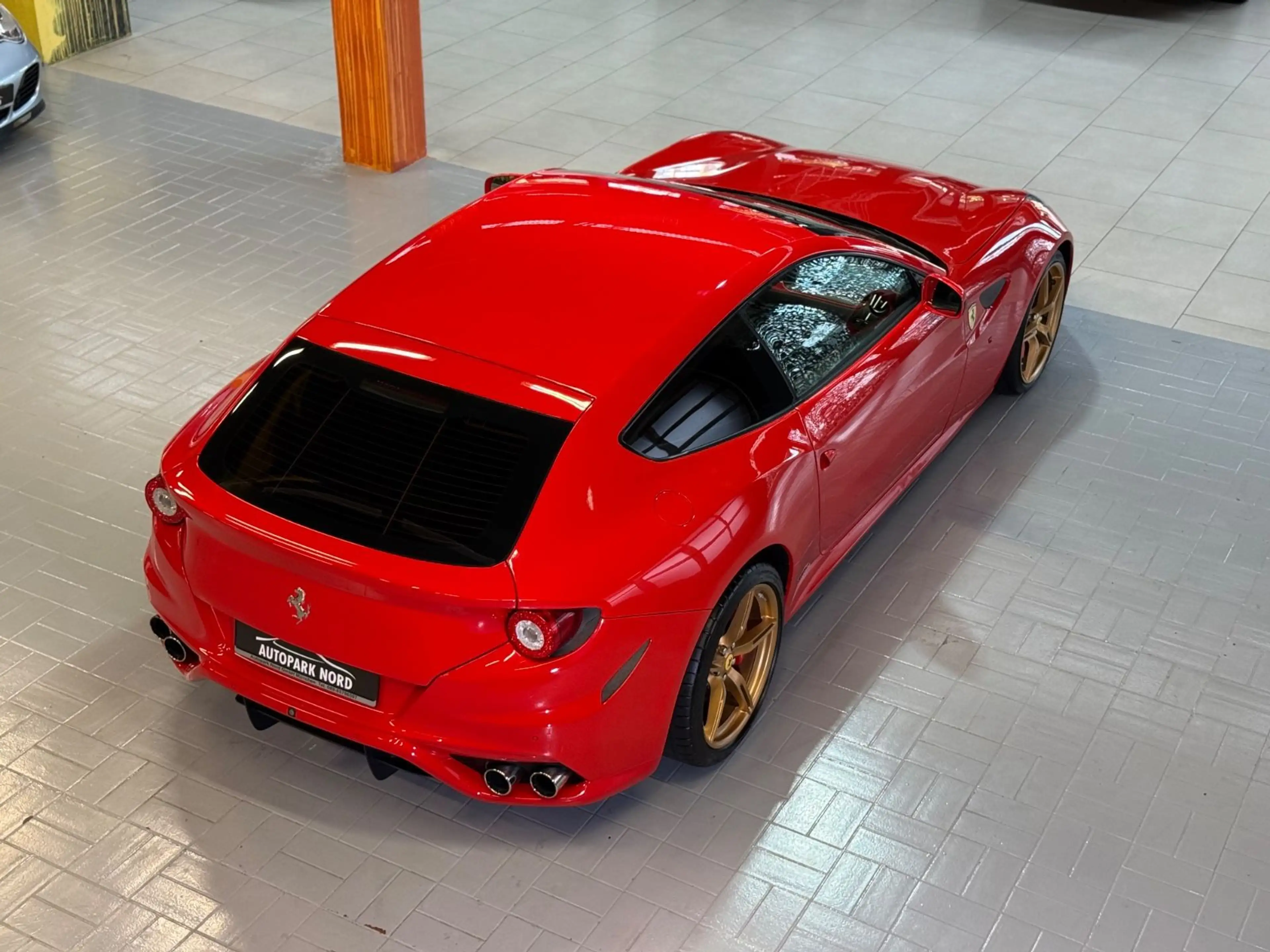 Ferrari FF 6,3 V12 4x4 CARBON~LEDER~NAVI~KAMERA~ — photo 9