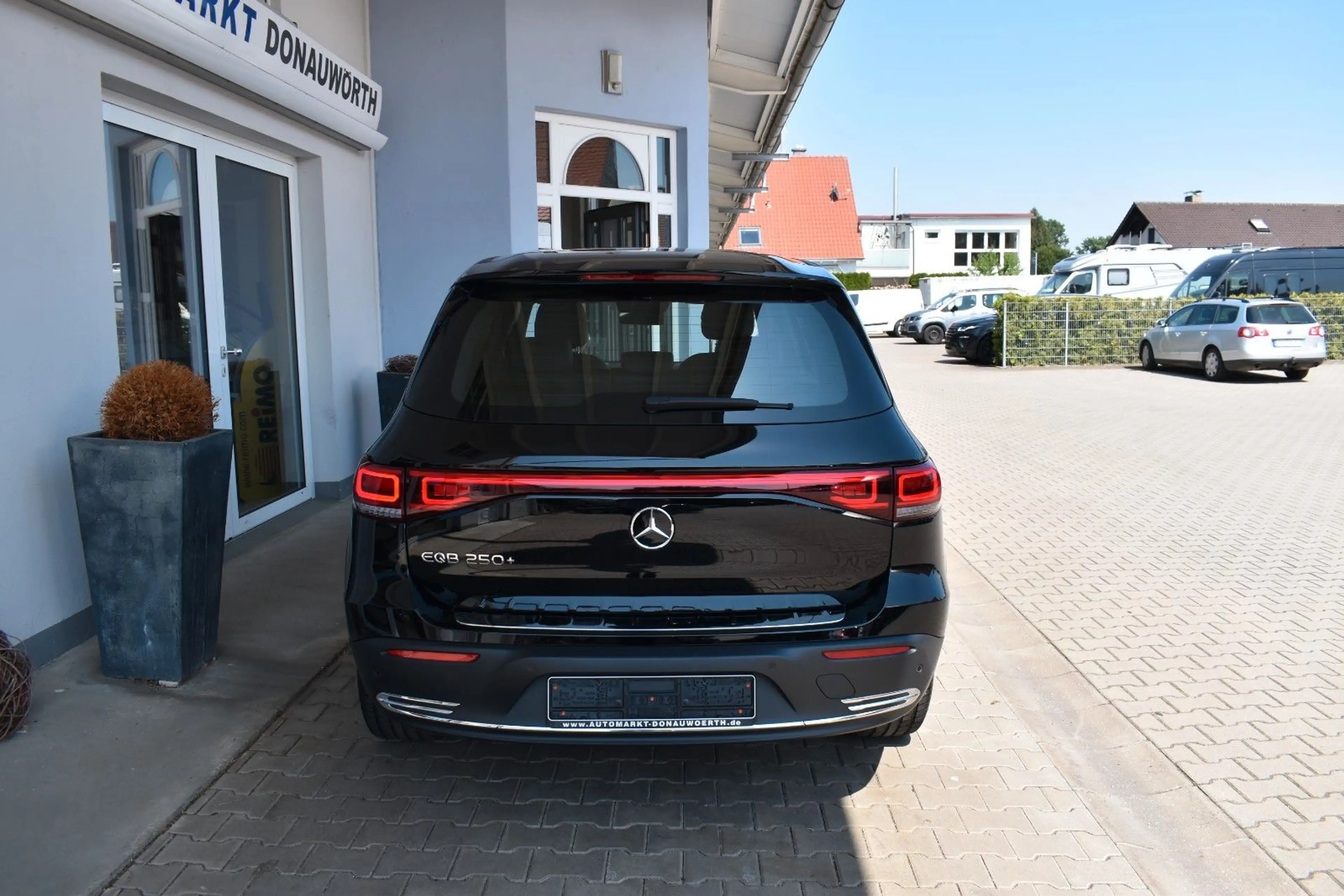 Mercedes-Benz EQB 250 Progressiv Distronic Advanced+ LED — photo 7