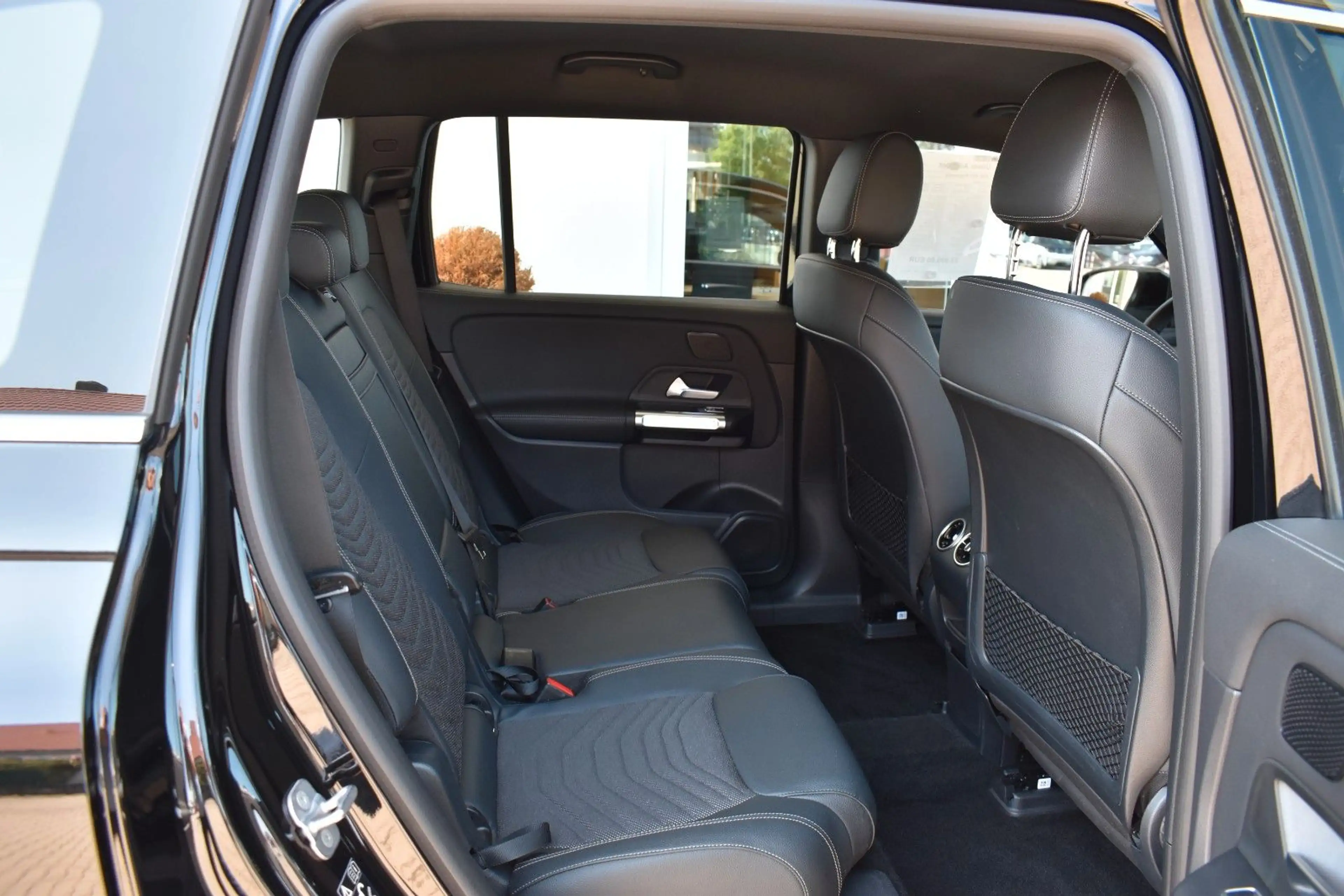 Mercedes-Benz EQB 250 Progressiv Distronic Advanced+ LED — photo 14