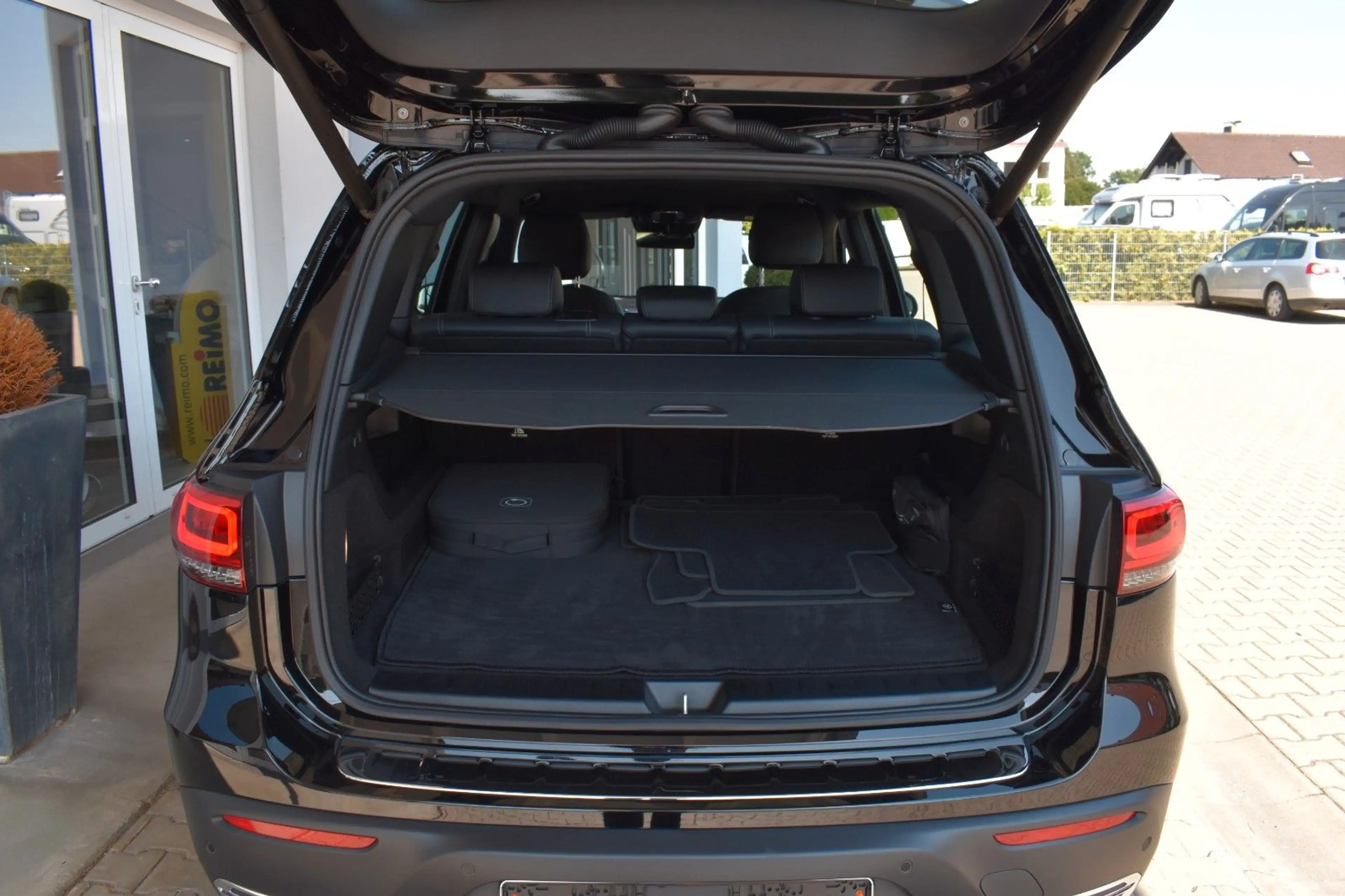 Mercedes-Benz EQB 250 Progressiv Distronic Advanced+ LED — photo 10