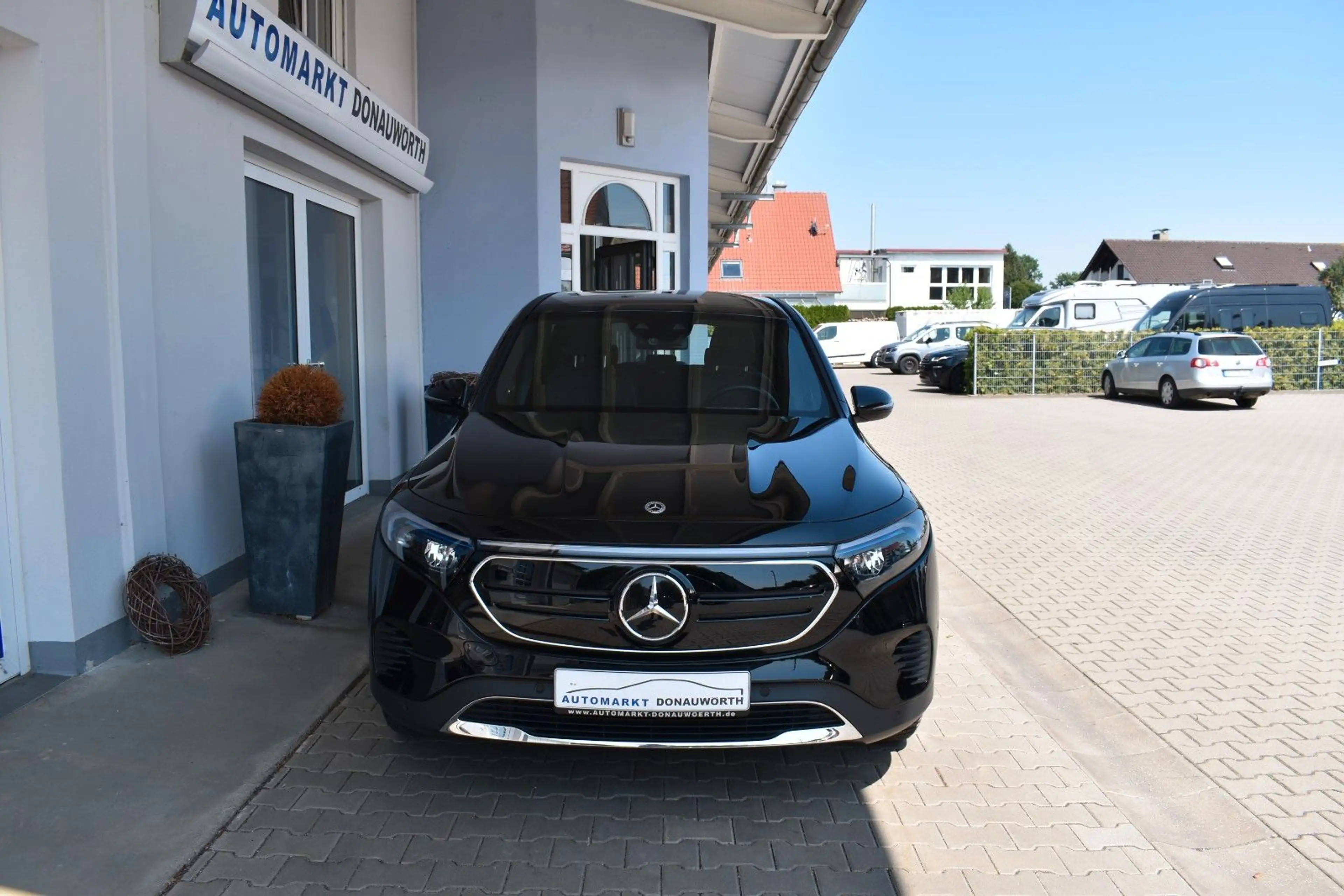 Mercedes-Benz EQB 250 Progressiv Distronic Advanced+ LED — photo 3
