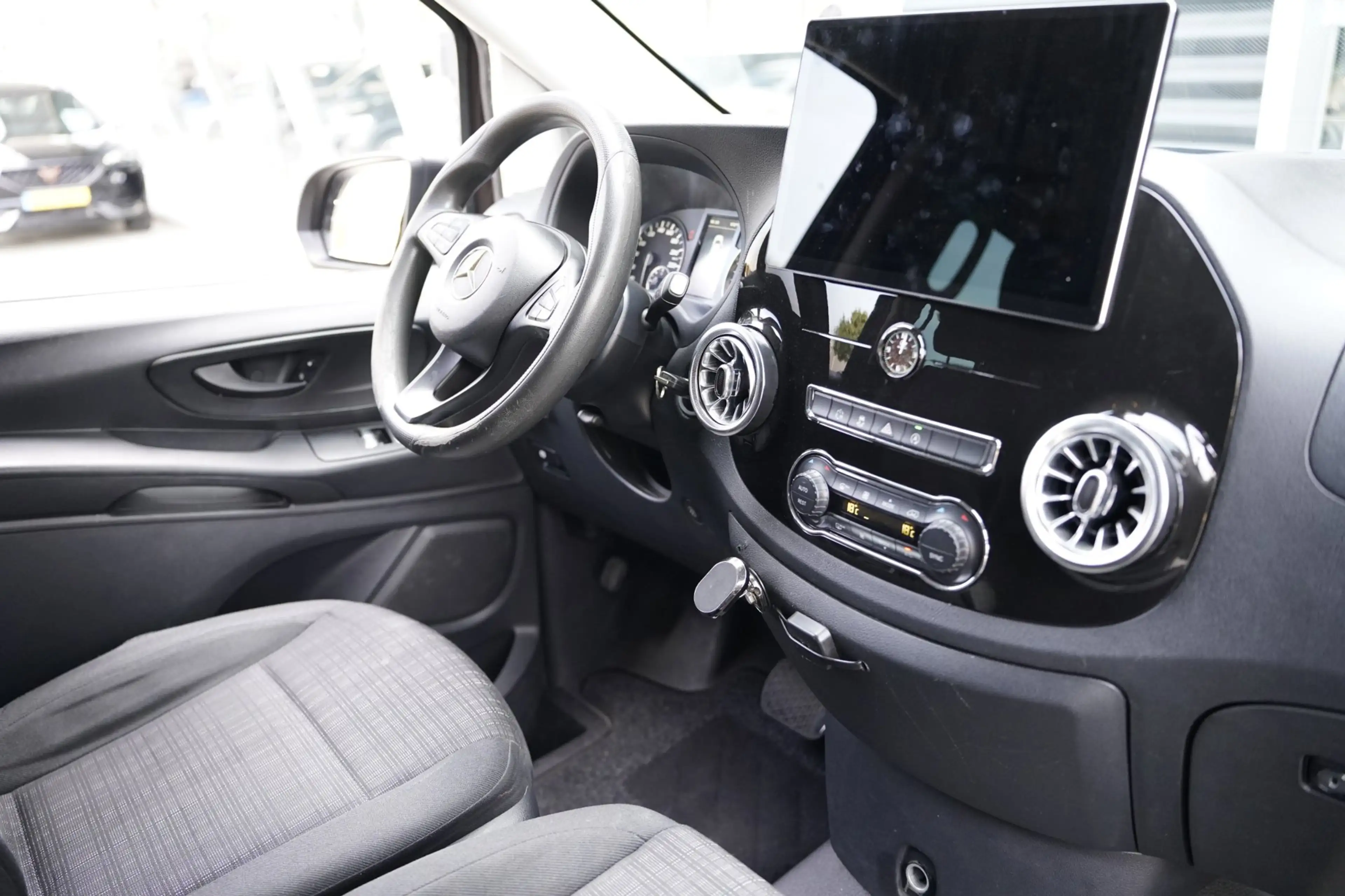 Mercedes-Benz Vito 119 CDI BlueTEC DCT Extra Lang DC Comfort Led Crui — photo 11