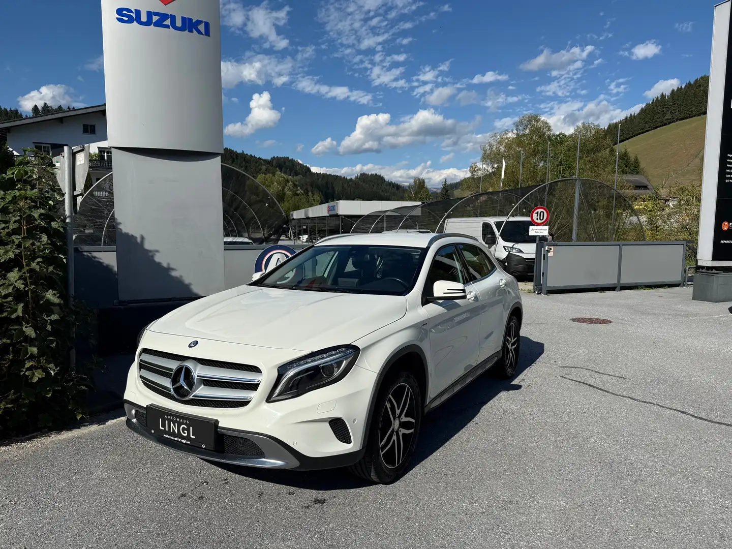 Mercedes-Benz GLA 200 GLA 200d 4Matic *AHV; WENIG KM* Weiß - 1