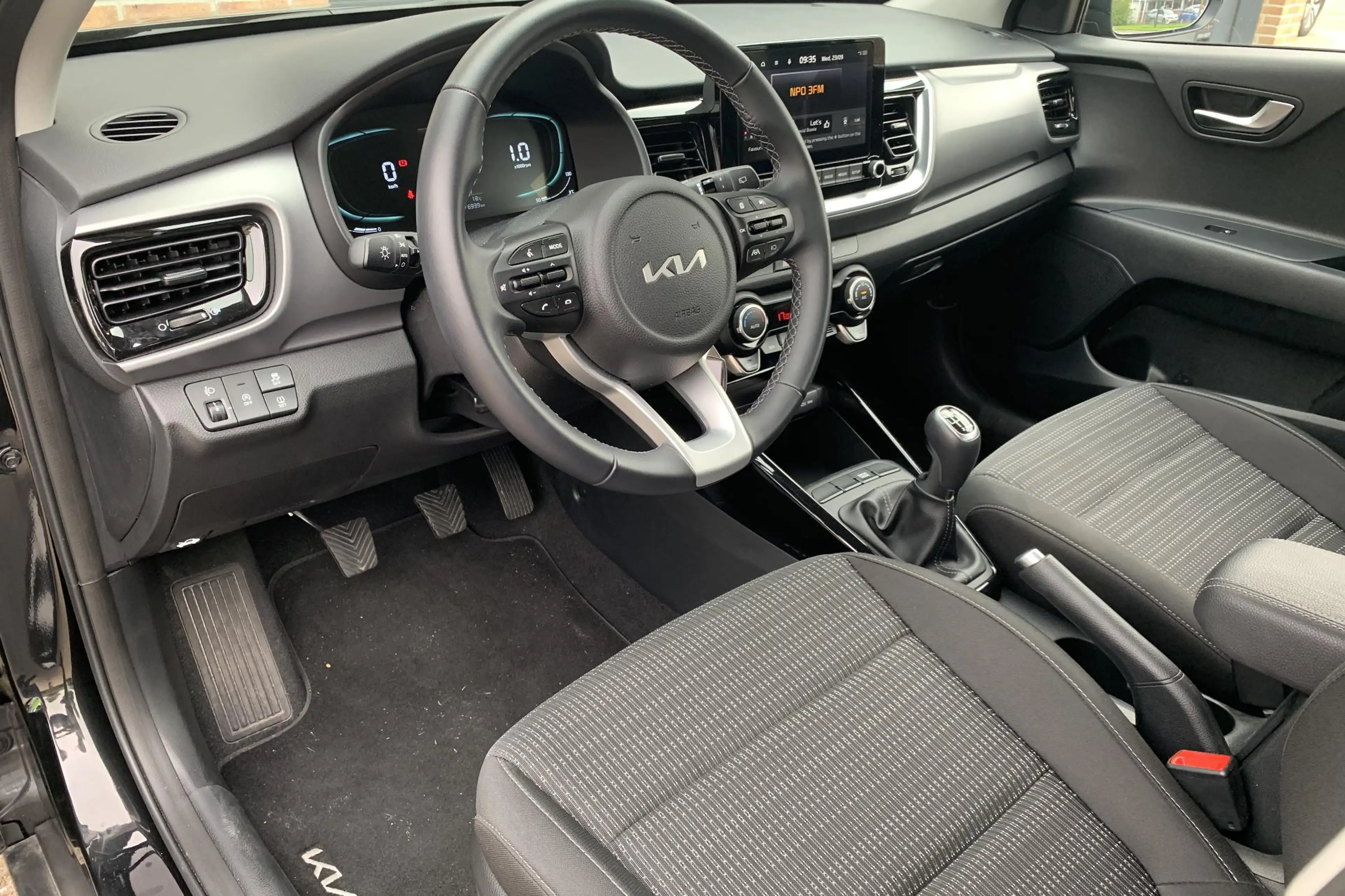 Kia Stonic 1.0 T-GDi MHEV DynamicLine Navigatie | Achteruitri — photo 8