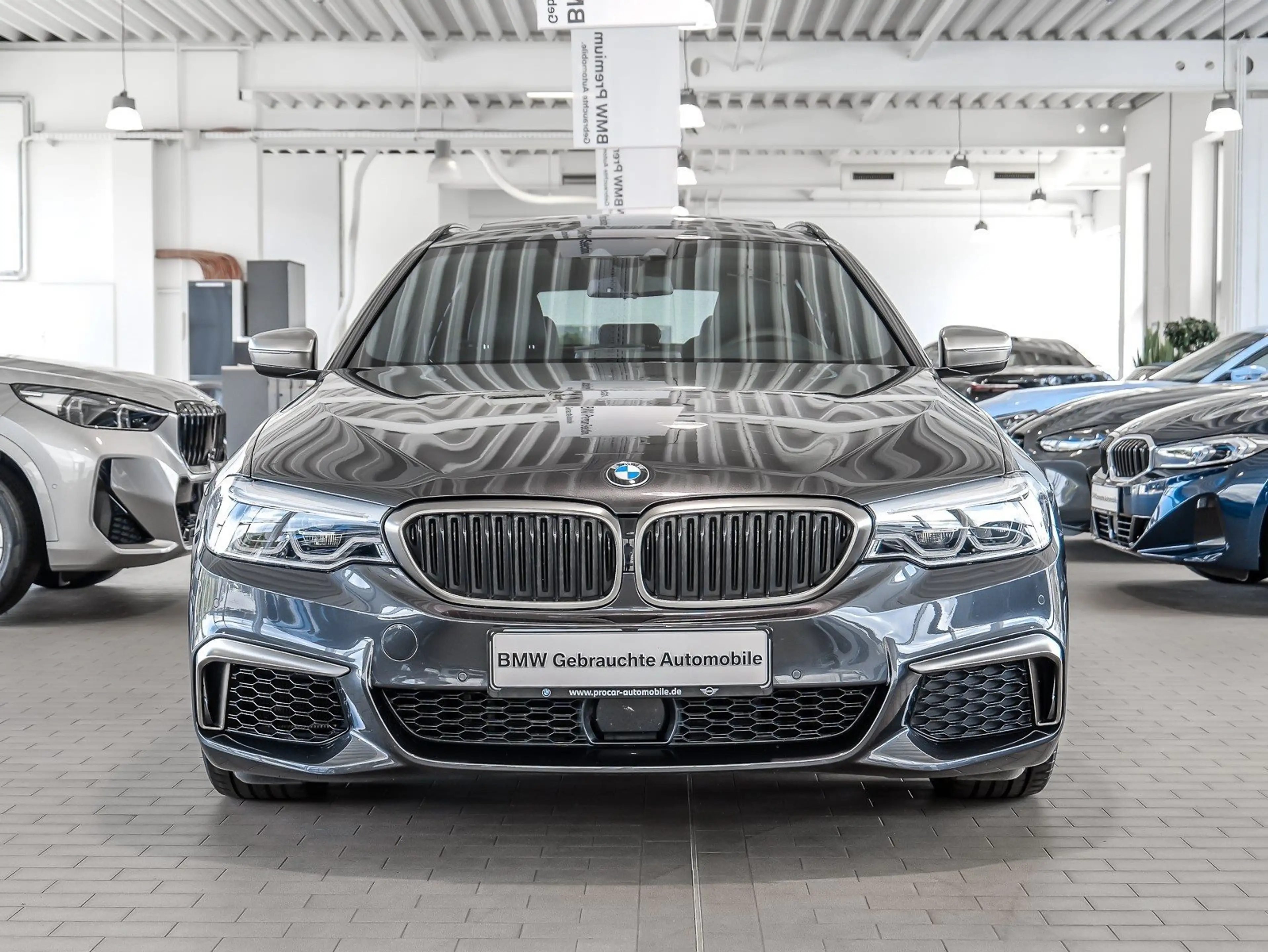 BMW 550 M550d xDrive Touring HeadUp Pano Sitzlüft. ACC — photo 8