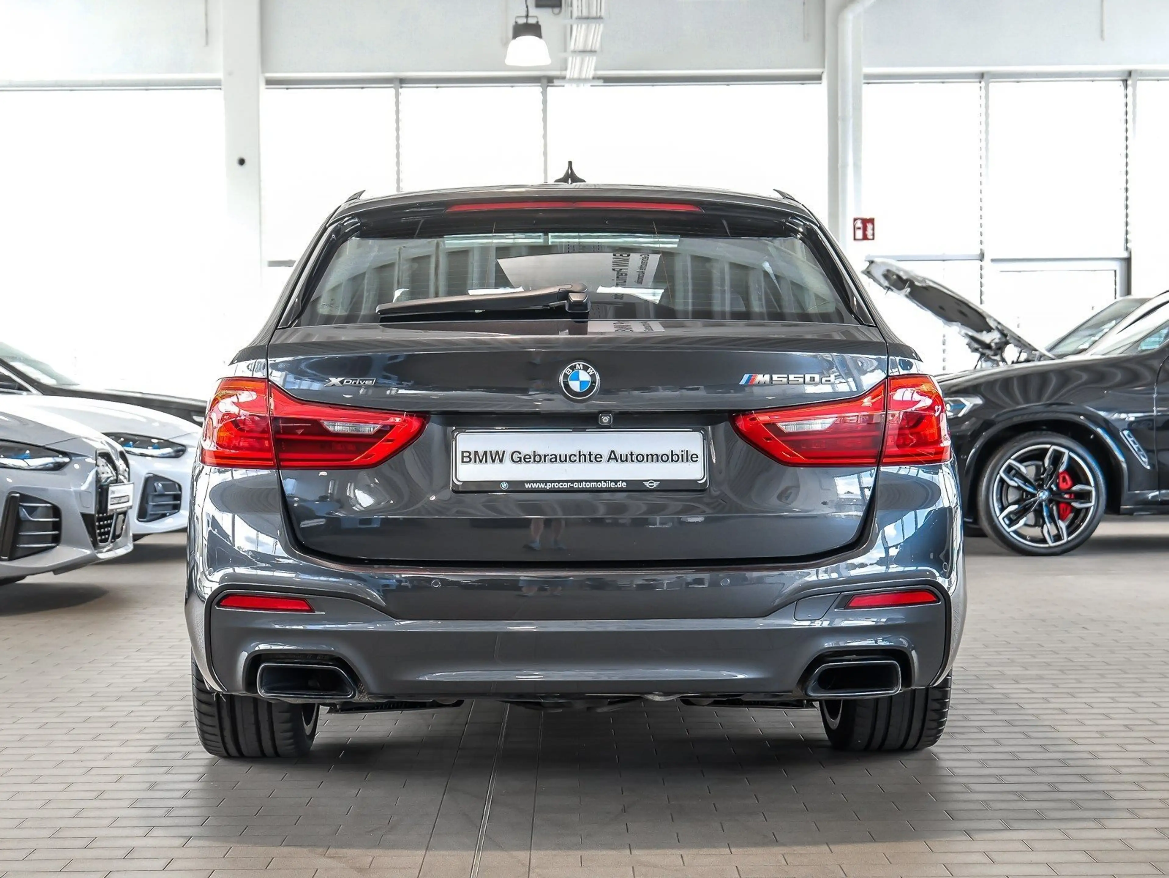 BMW 550 M550d xDrive Touring HeadUp Pano Sitzlüft. ACC — photo 11