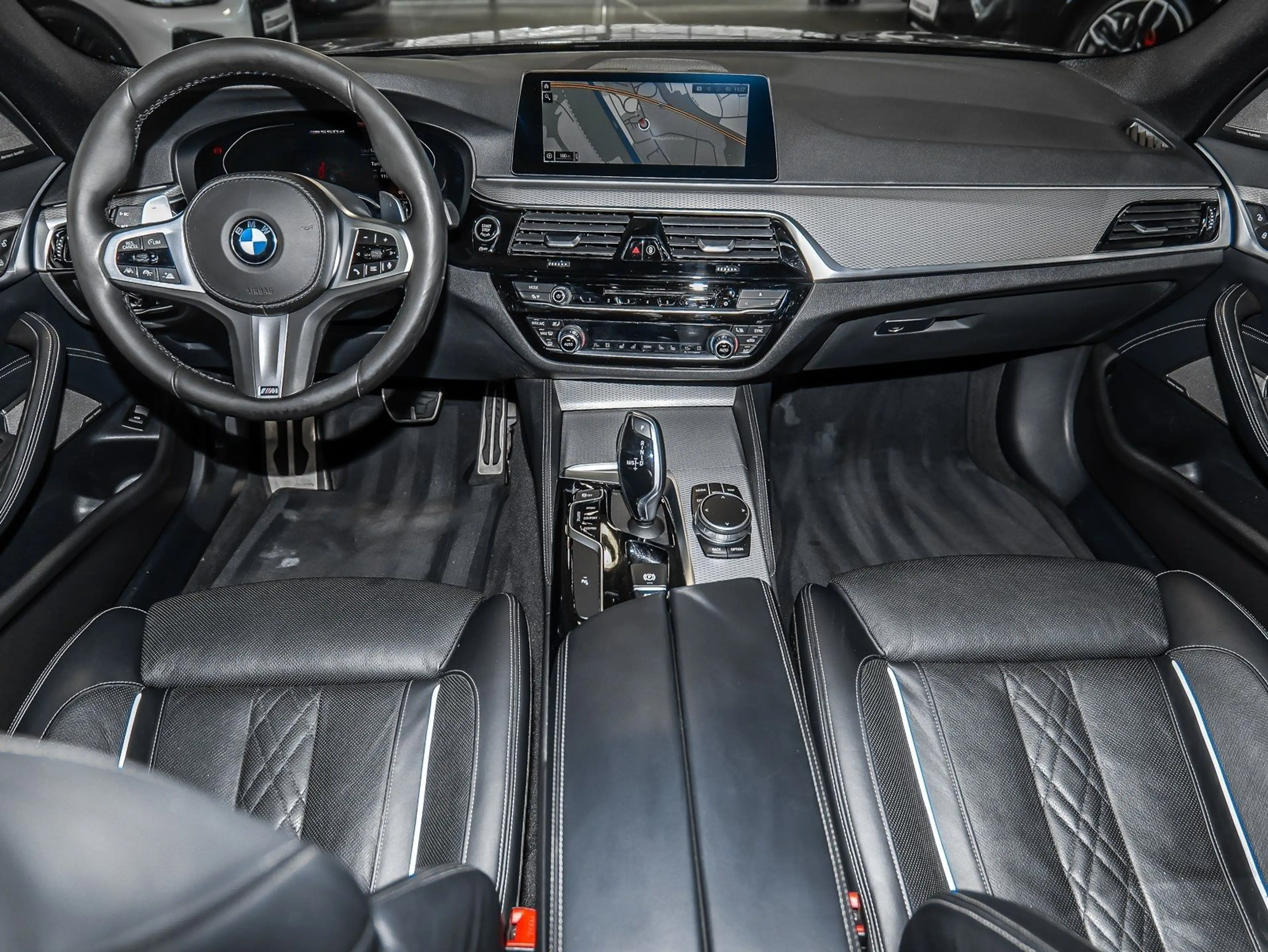 BMW 550 M550d xDrive Touring HeadUp Pano Sitzlüft. ACC — photo 3