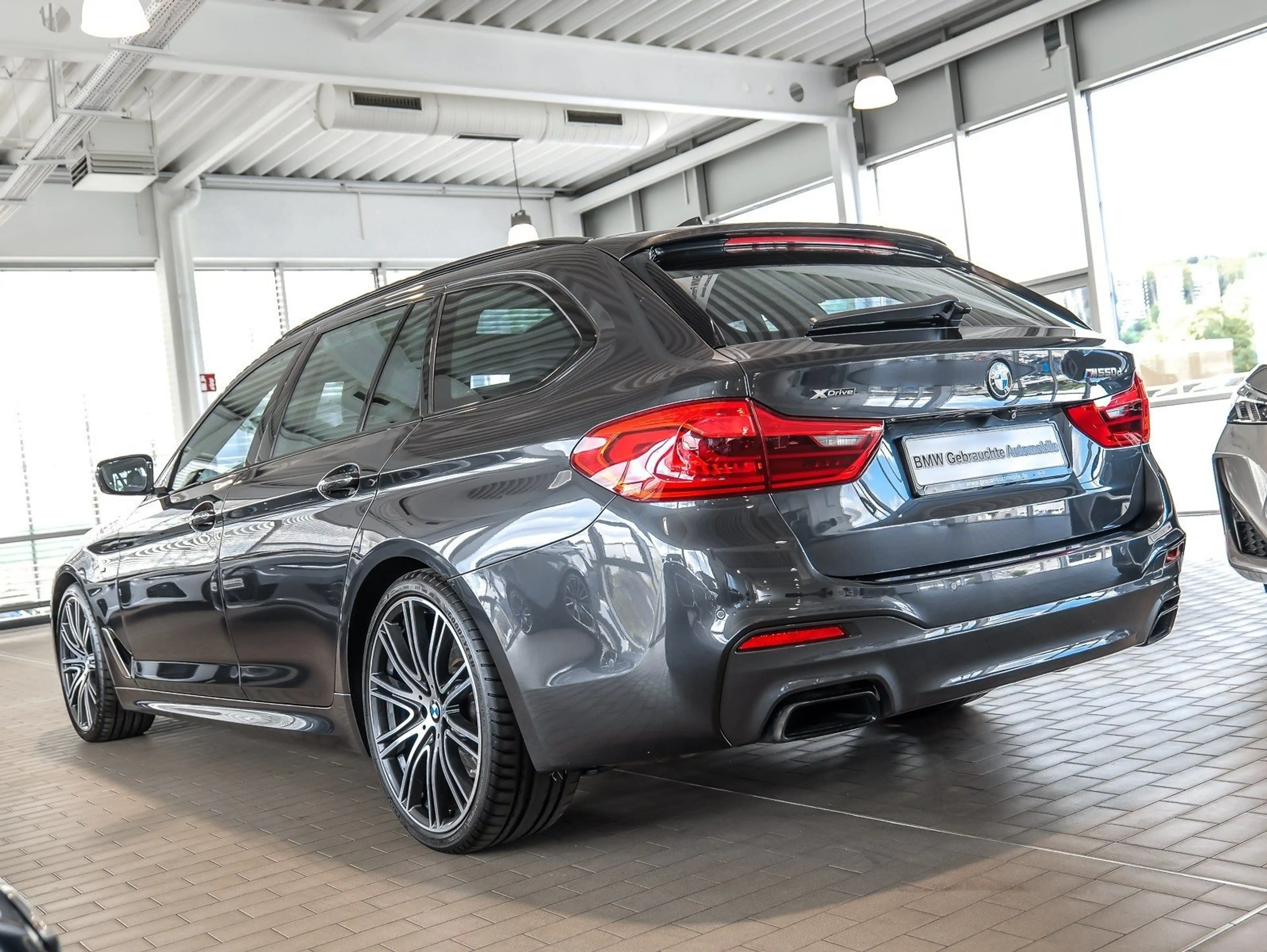 BMW 550 M550d xDrive Touring HeadUp Pano Sitzlüft. ACC — photo 7