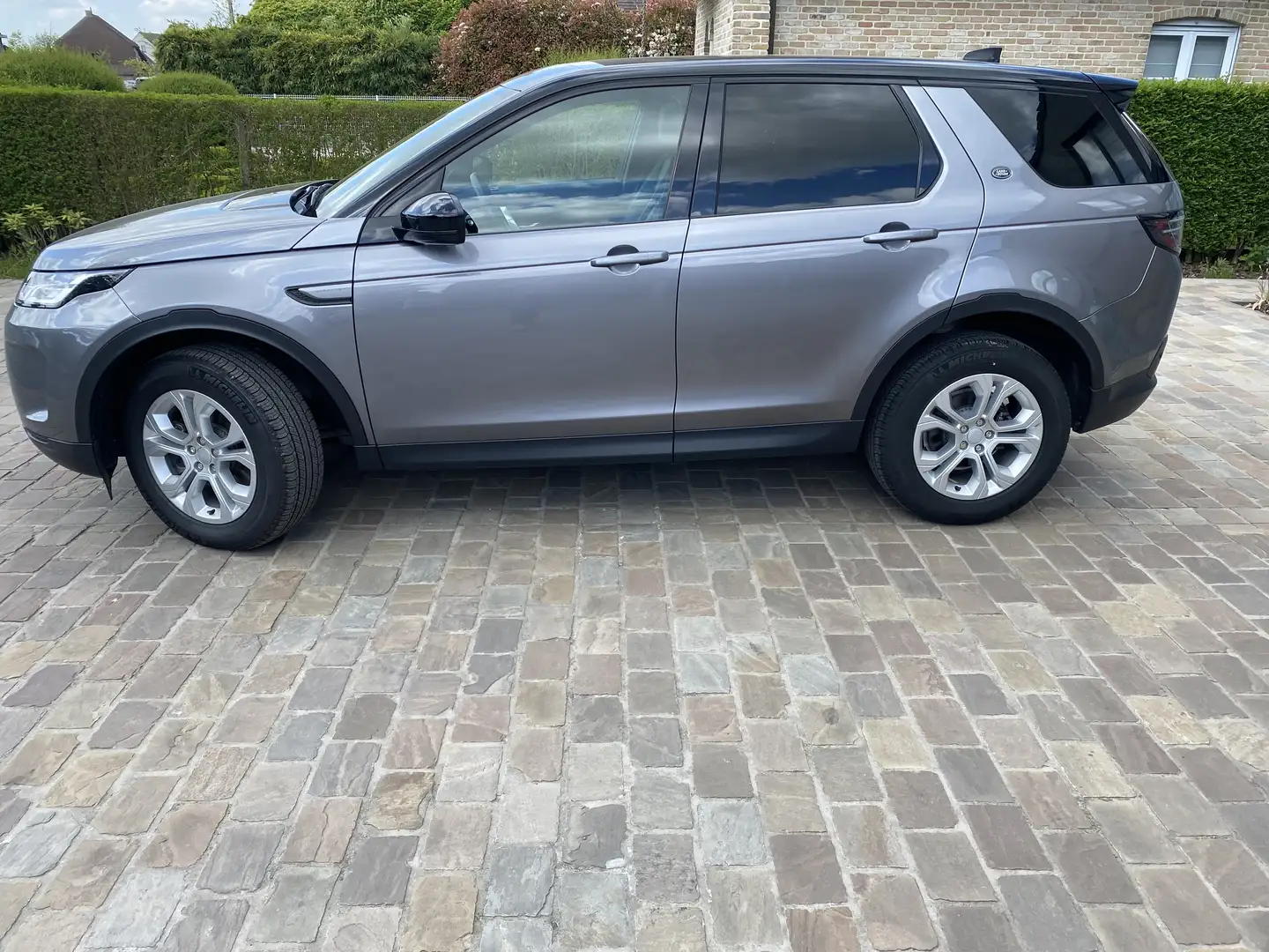 Land Rover Discovery Sport D165 SE Šedá - 2