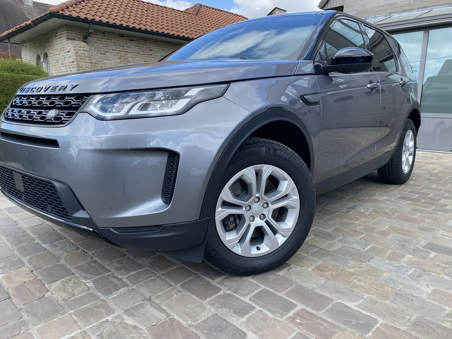 Land Rover Discovery Sport D165 SE Šedá - 1