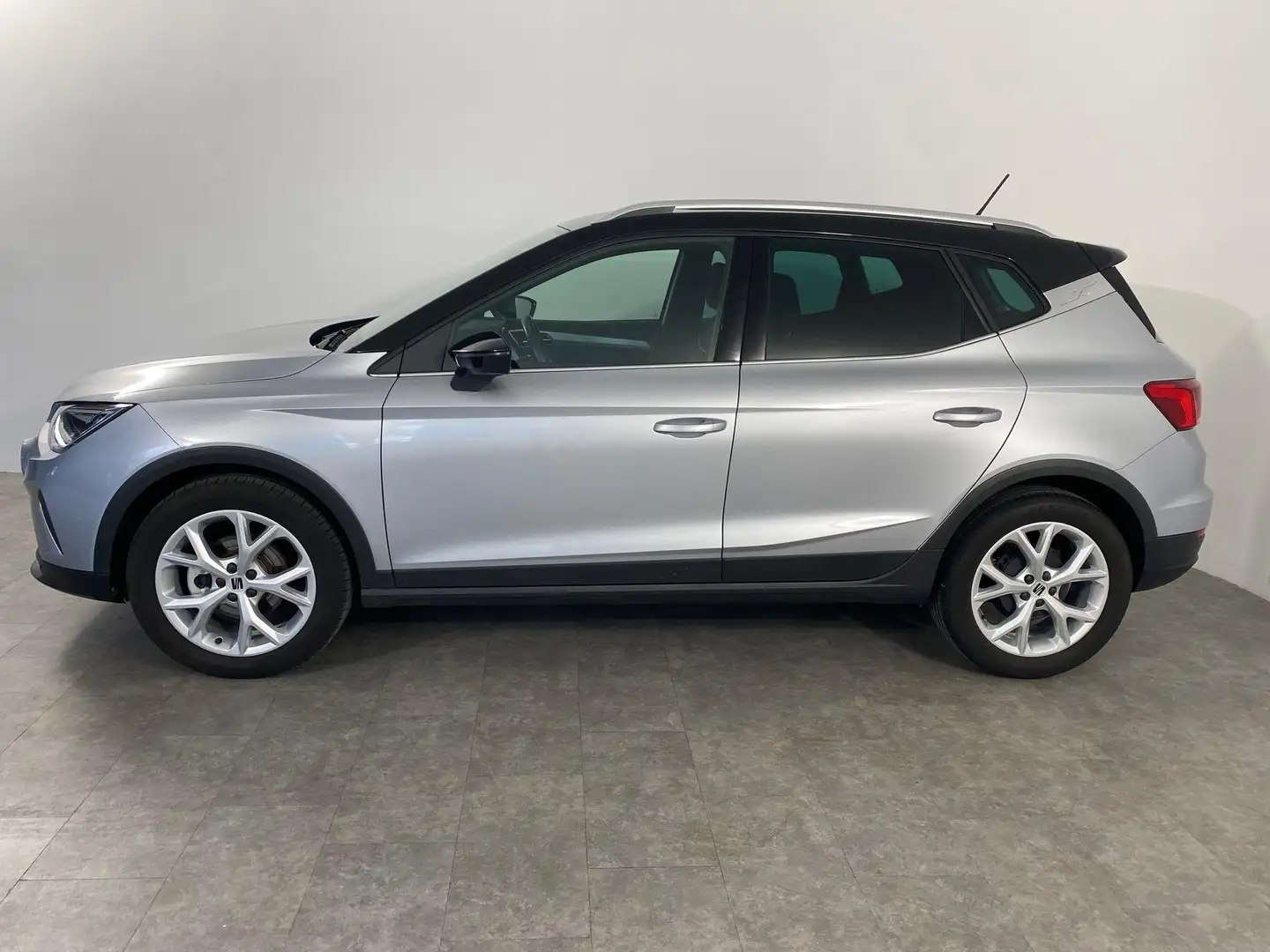 SEAT Arona 1.0 TSI FR LED*NAVI*ACC 70 kW (95 PS), Schalt. ... Silber - 2