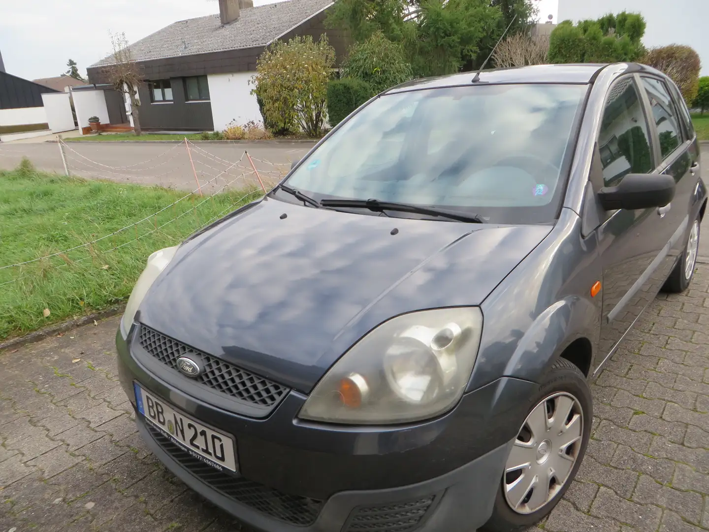 Ford Fiesta Fiesta 1.3 Fun Grau - 1