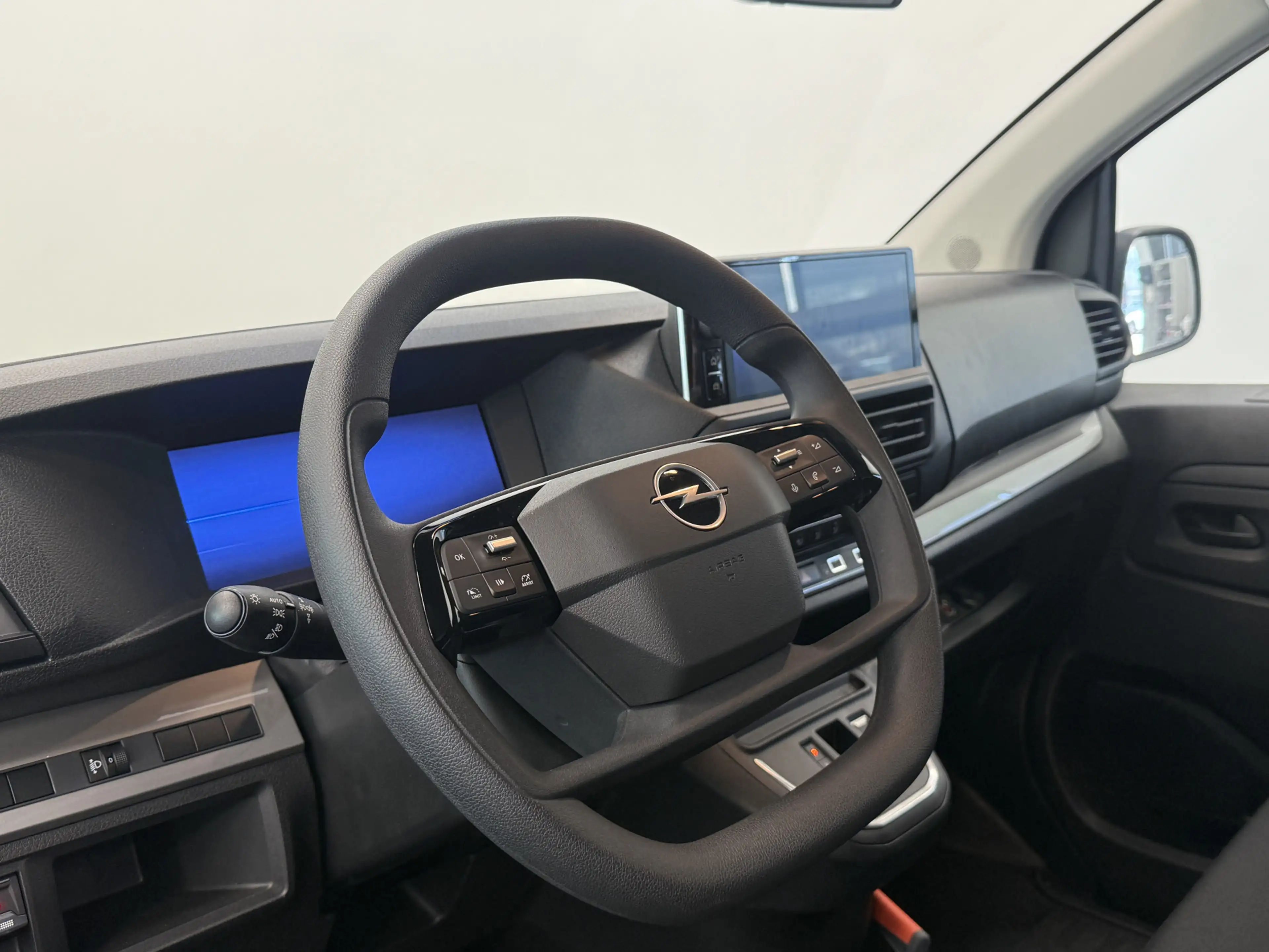 Opel Vivaro-e Electric L2 75 kWh 3 Persoons Achteruitrijcamera N — photo 3