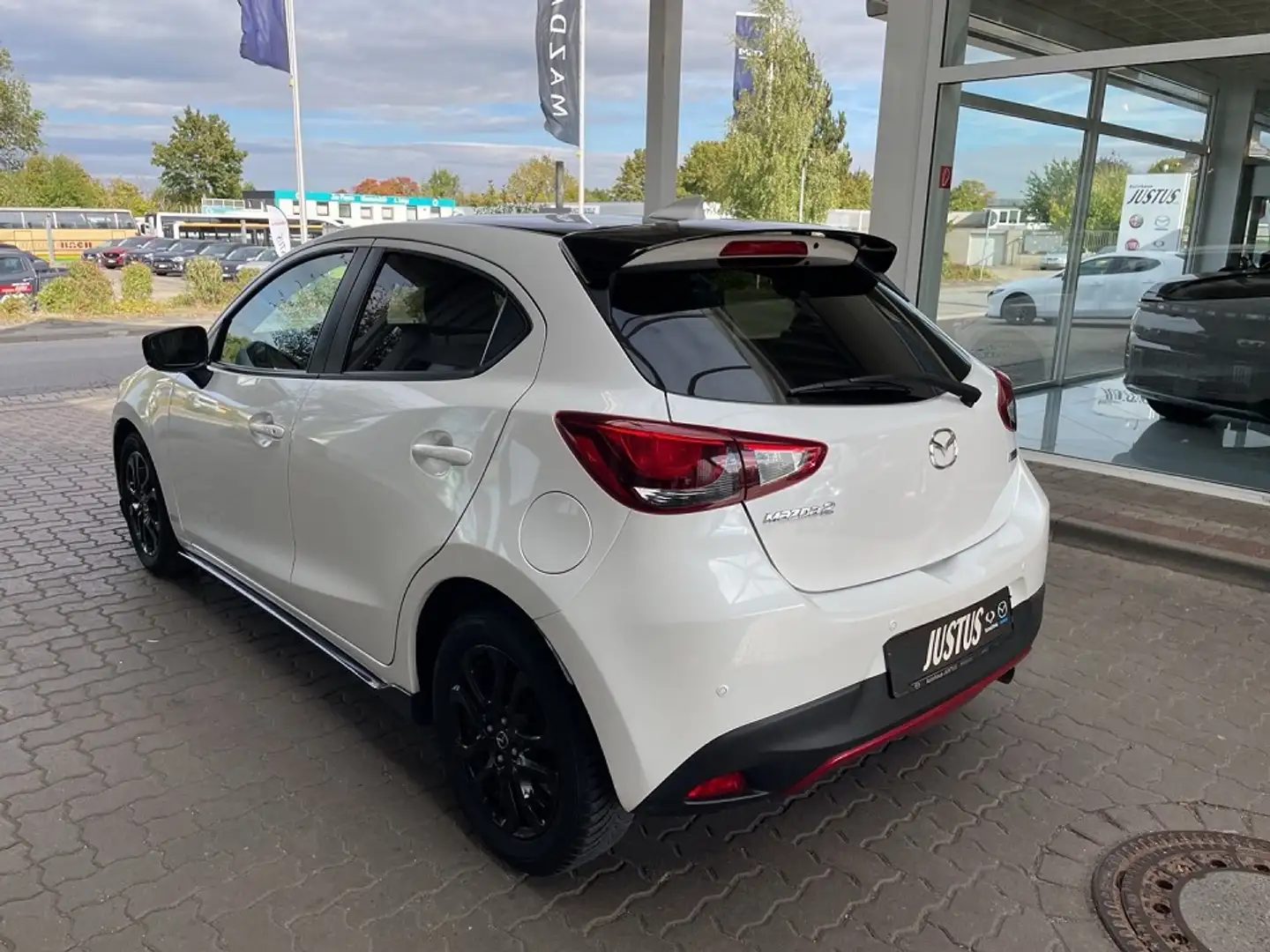 Mazda 2 SKYACTIV-G 75 Kizoku, ACAA *Spoilersatz* Blanc - 2