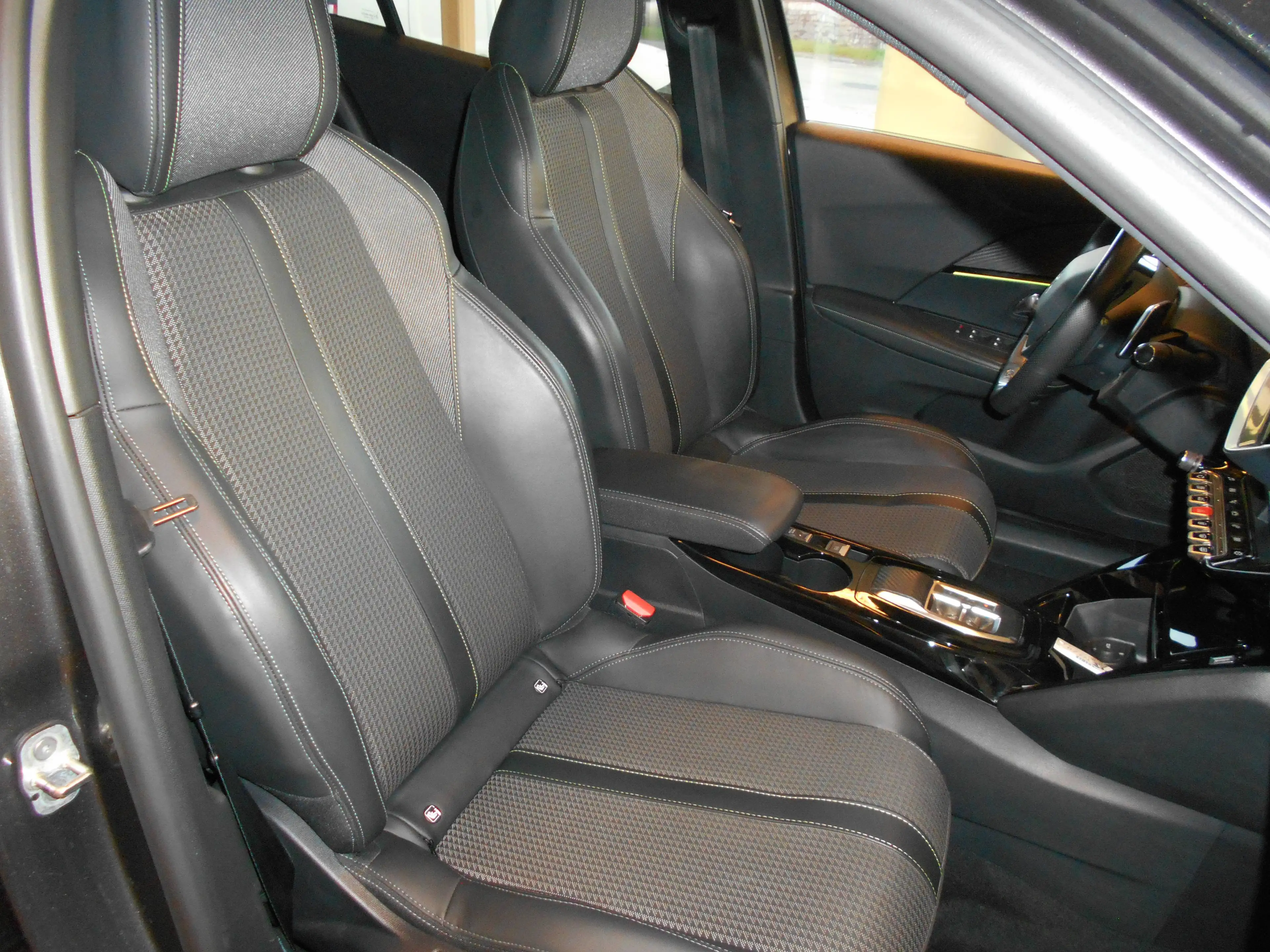 Peugeot 2008 2008 1.5 BlueHDi GT S — photo 8
