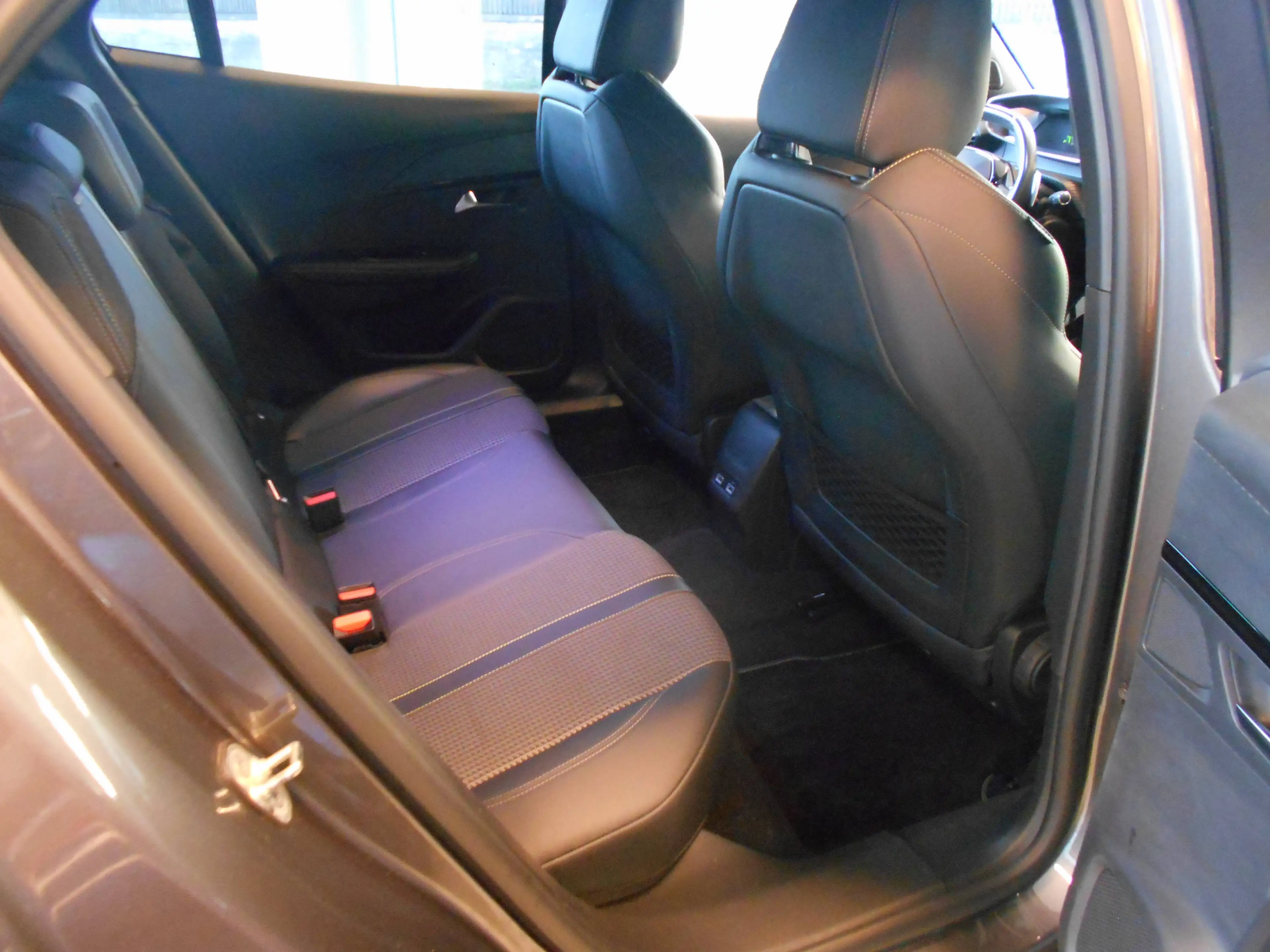 Peugeot 2008 2008 1.5 BlueHDi GT S — photo 9