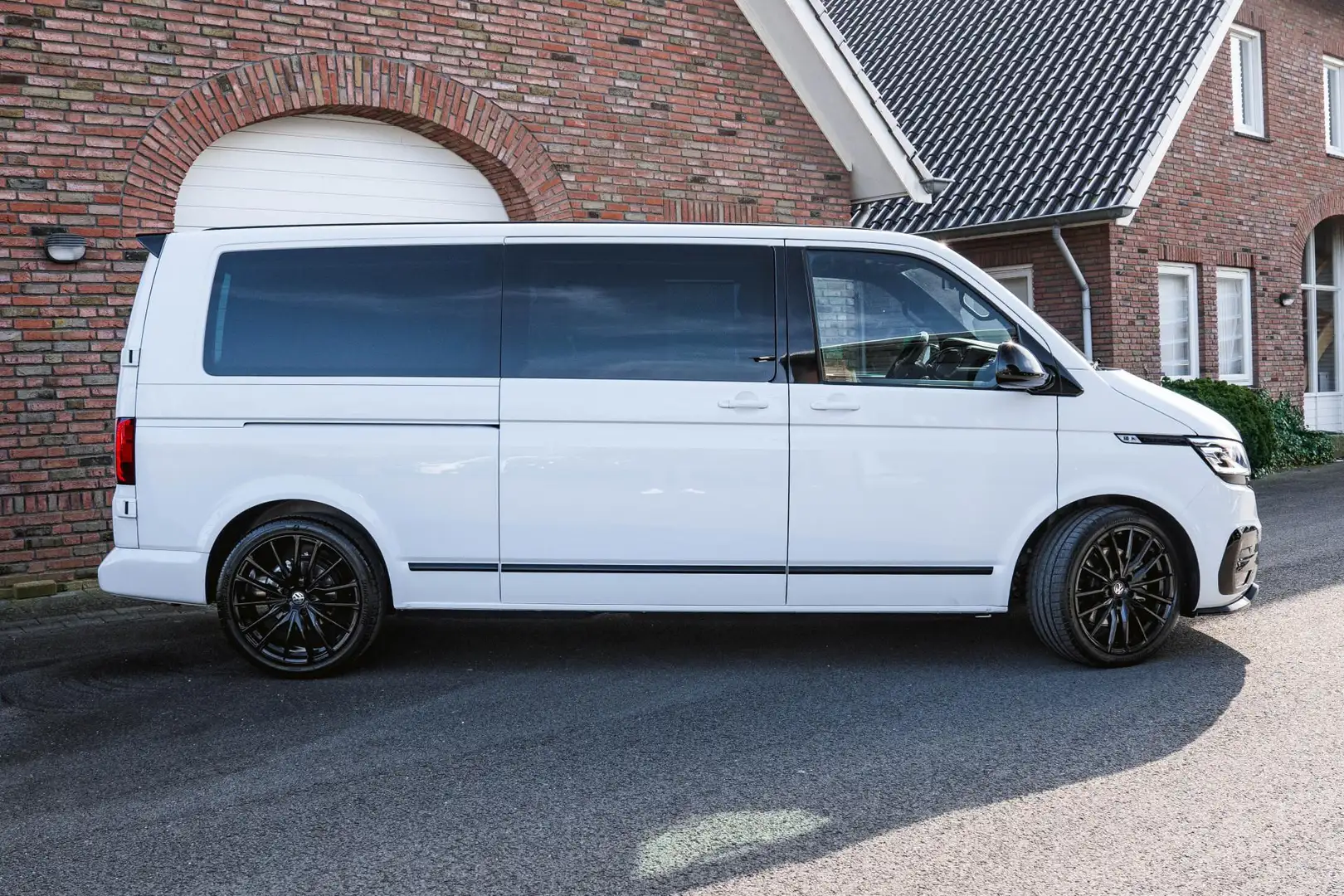 Volkswagen T6.1 Caravelle 2.0 TDI 204 PK DSG L2H1 DUB/CAB A-Deuren BWT | ALP Wit - 2