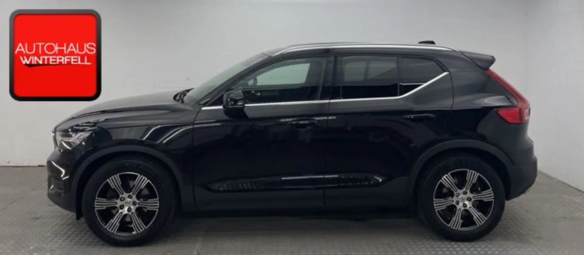 Volvo XC40 T4 INSCRIPTION AHK+KAMERA+ALARM+LED+CARPLAY Schwarz - 2