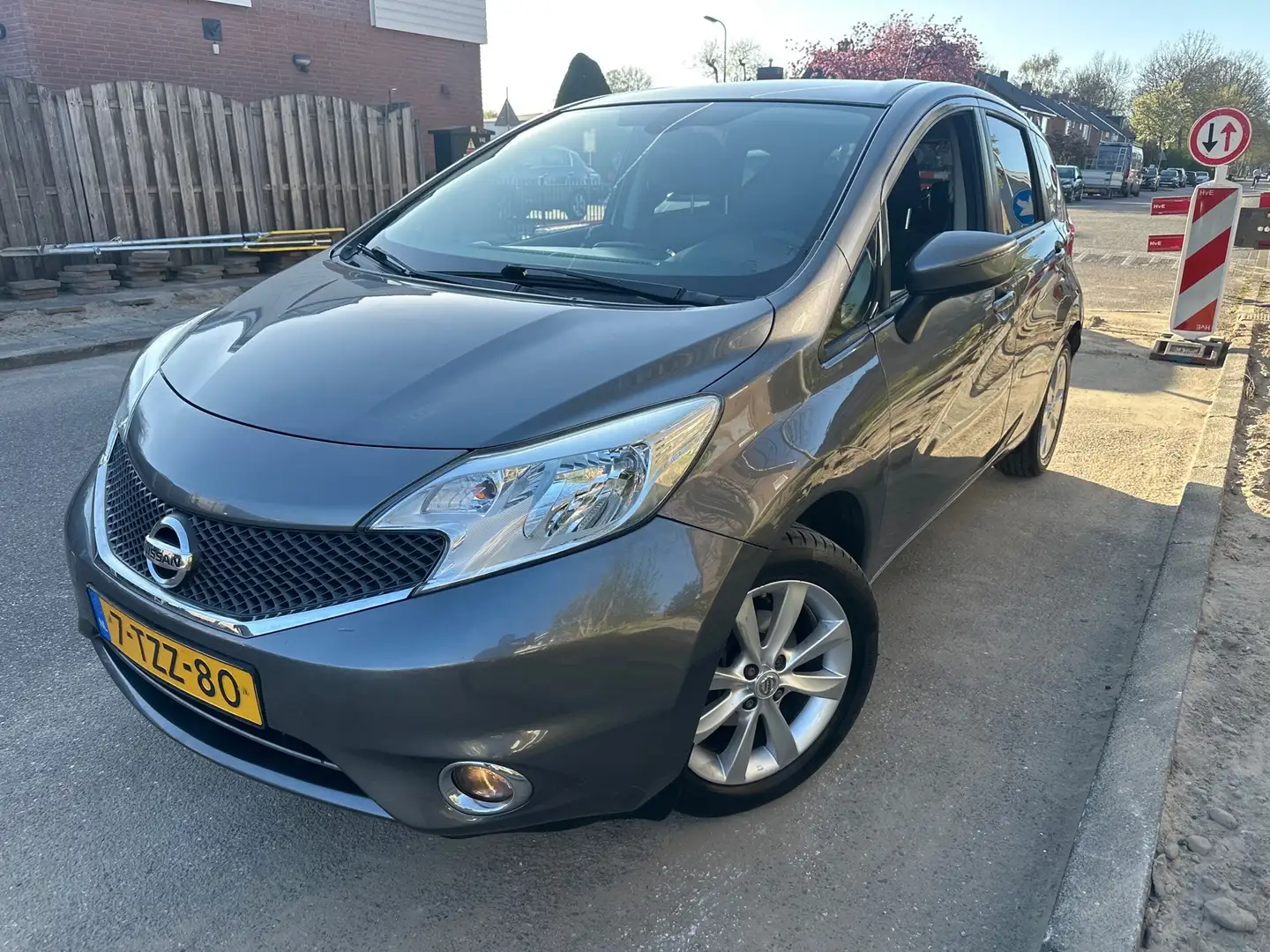 Nissan Note 1.2 DIG-S Connect Edition Gris - 2