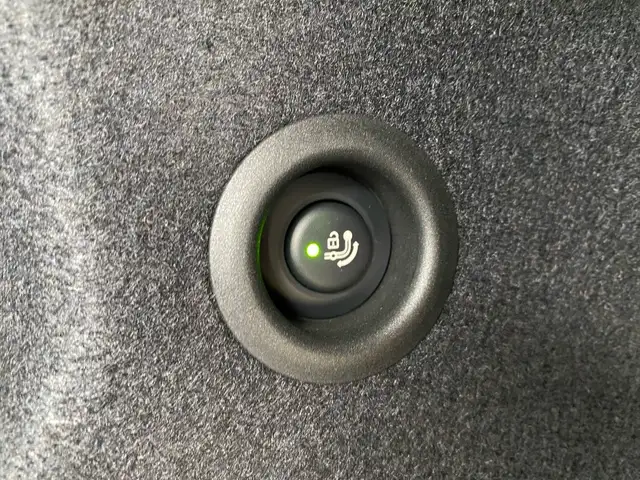 BMW 2 Series view 13