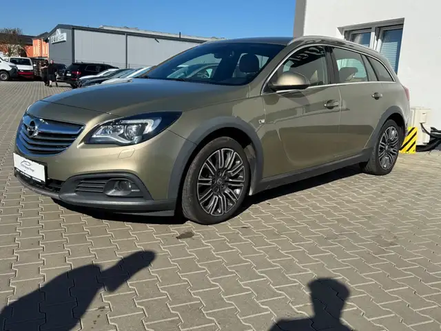 Opel Insignia view 3