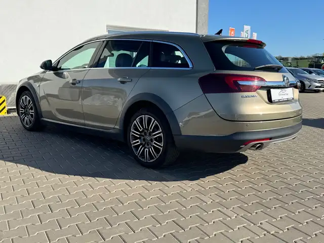 Opel Insignia view 5