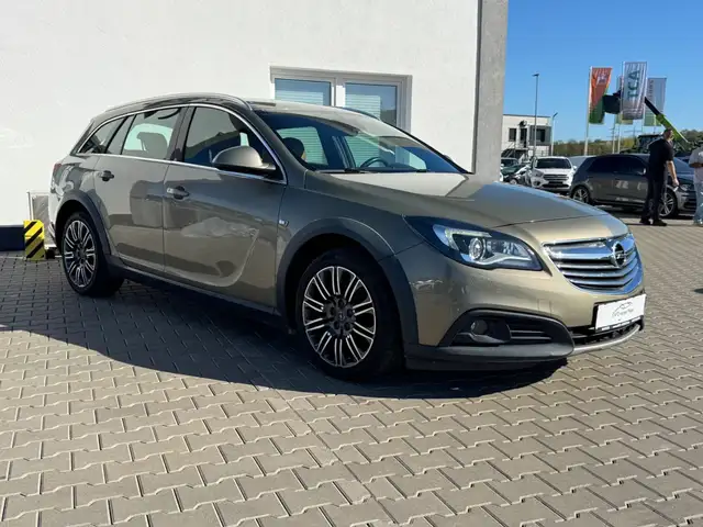 Opel Insignia view 2