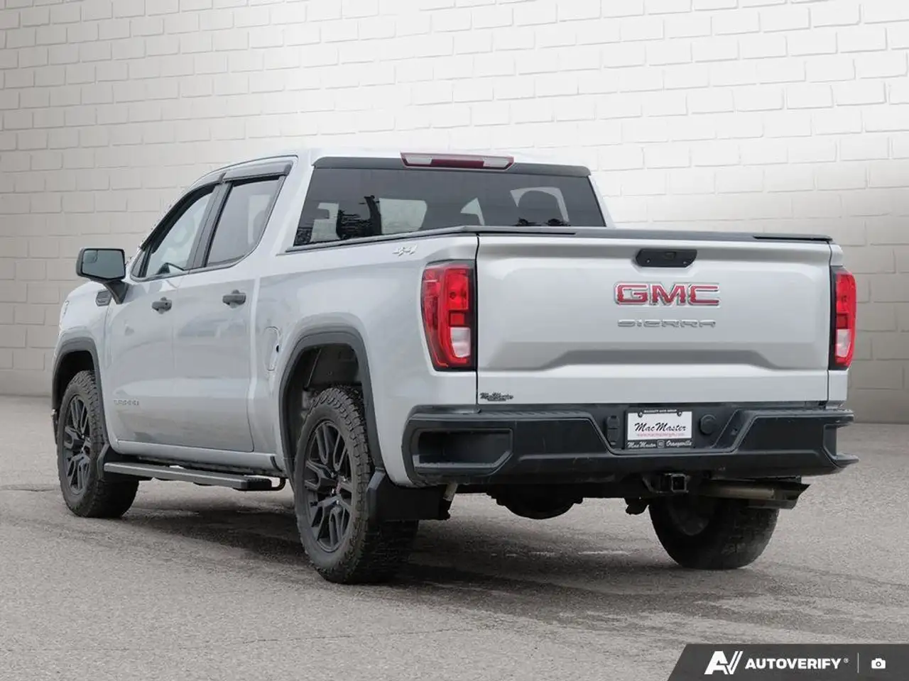 GMC Sierra 1500 снимка GMC Sierra 1500