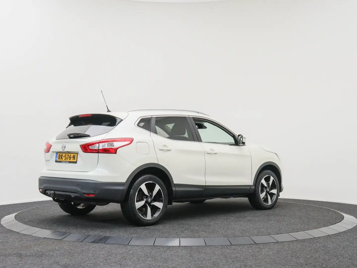 Nissan Qashqai 1.2 N-Connecta + Panodak | Trekhaak | Navigatie Wit - 2