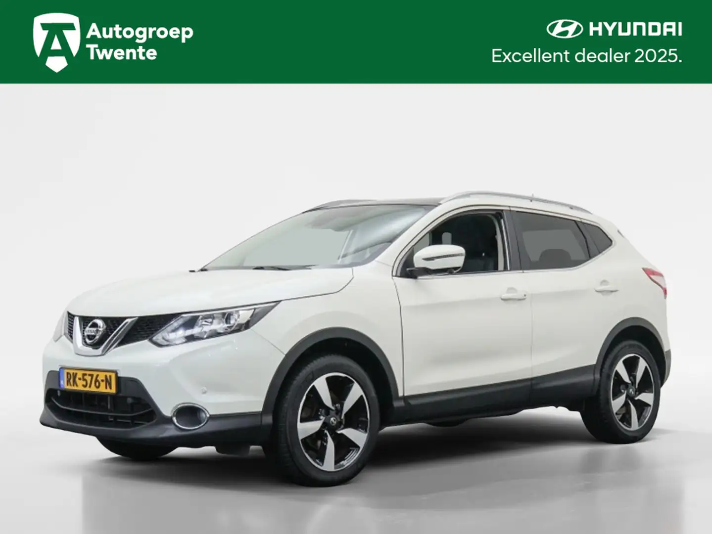 Nissan Qashqai 1.2 N-Connecta + Panodak | Trekhaak | Navigatie Wit - 1