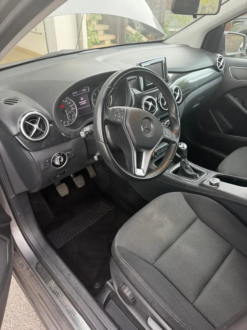 Mercedes-Benz B 180 B 180 BlueEfficiency Grau - 2