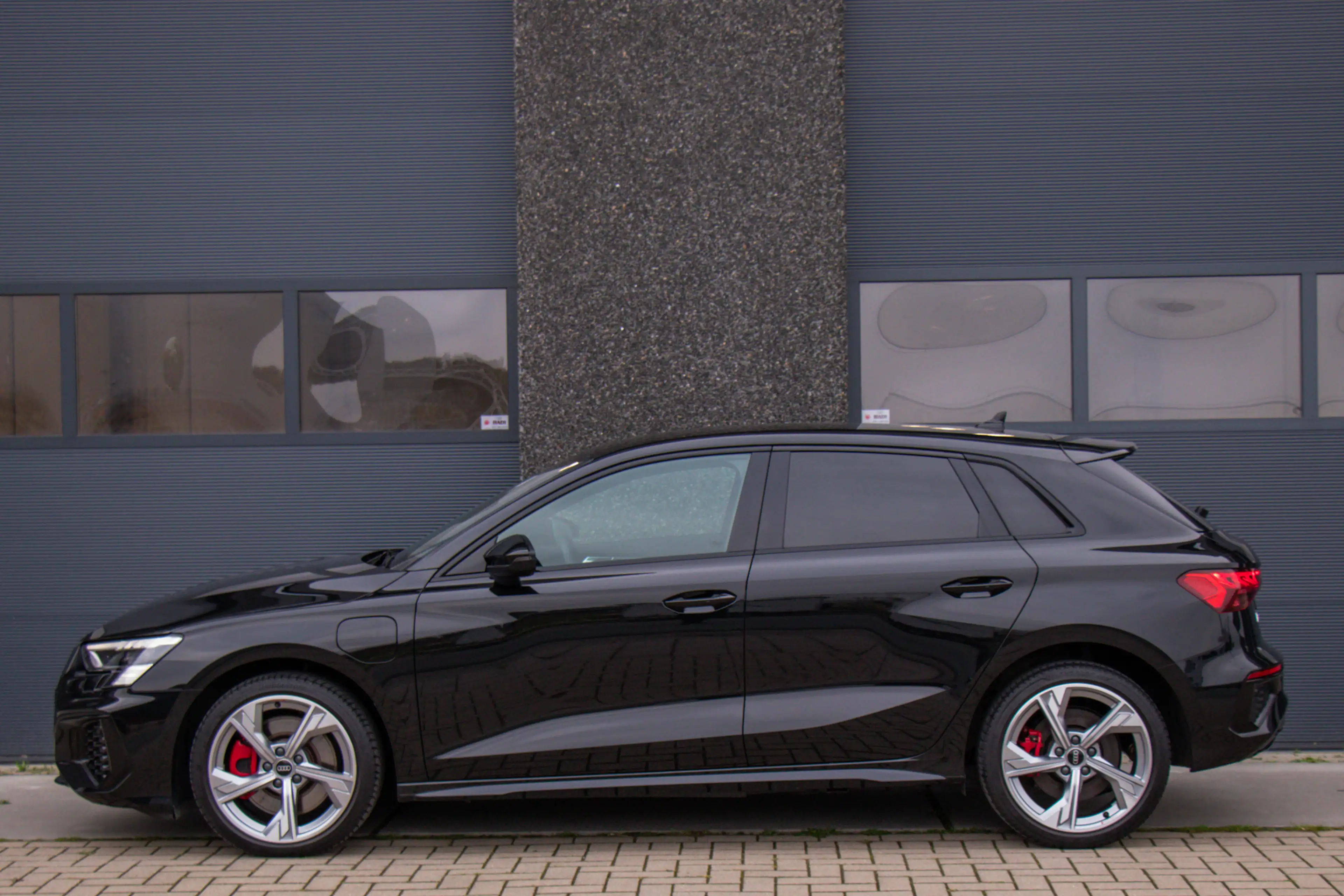 Audi A3 Sportback 45 TFSI e S edition Competition | S-Line — photo 3