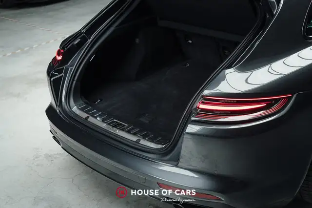 Porsche Panamera view 12