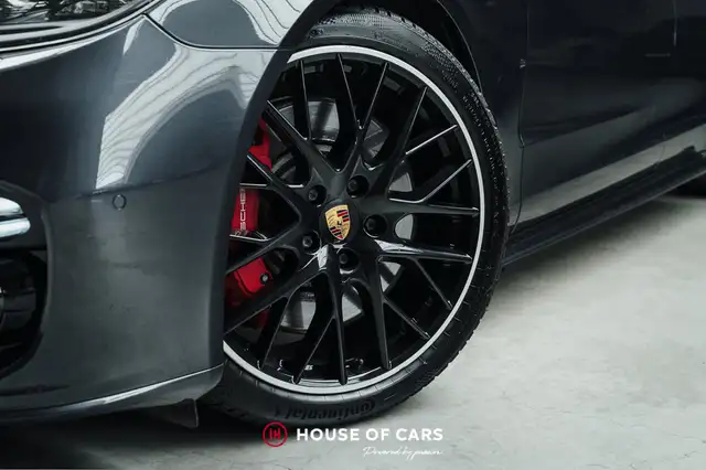 Porsche Panamera view 10