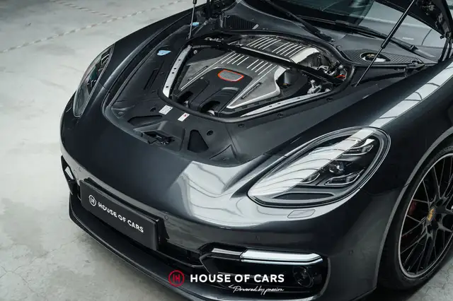 Porsche Panamera view 11
