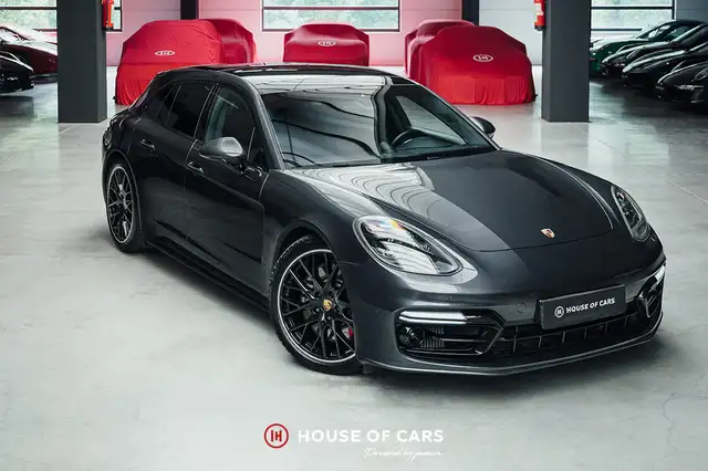 Porsche Panamera view 3