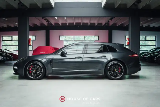 Porsche Panamera view 9